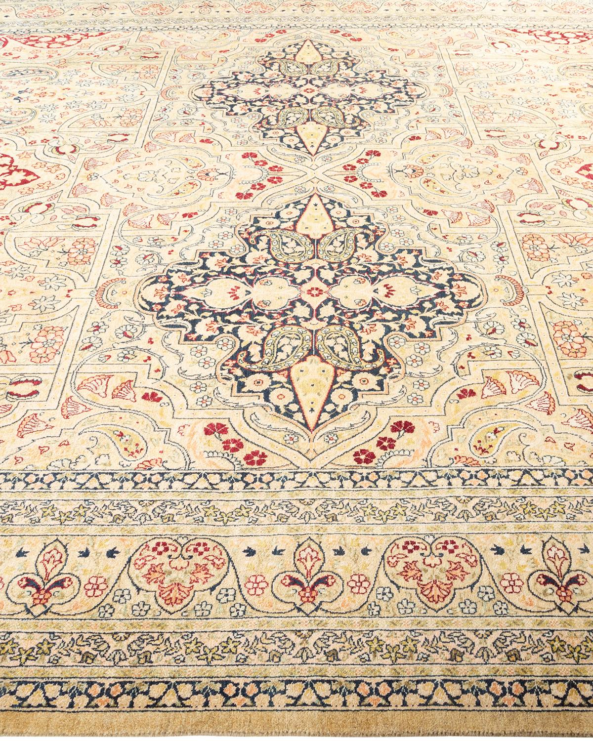 Tapis traditionnel ivoire Mogul unique en son genre fabriqué à la main Neuf - En vente à Norwalk, CT