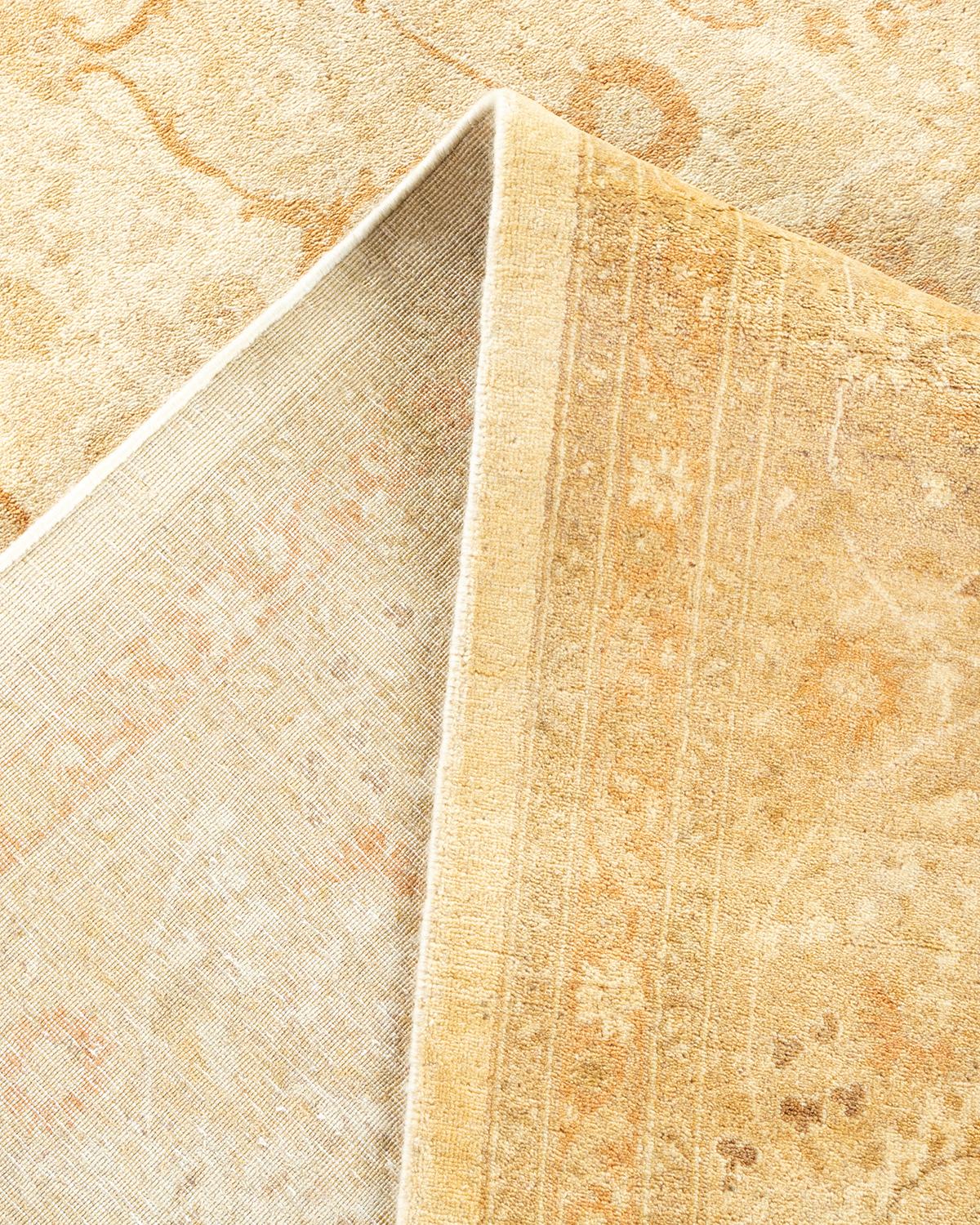 Einzigartiger handgefertigter traditioneller elfenbeinfarbener Mogul-Teppich (Pakistanisch) im Angebot