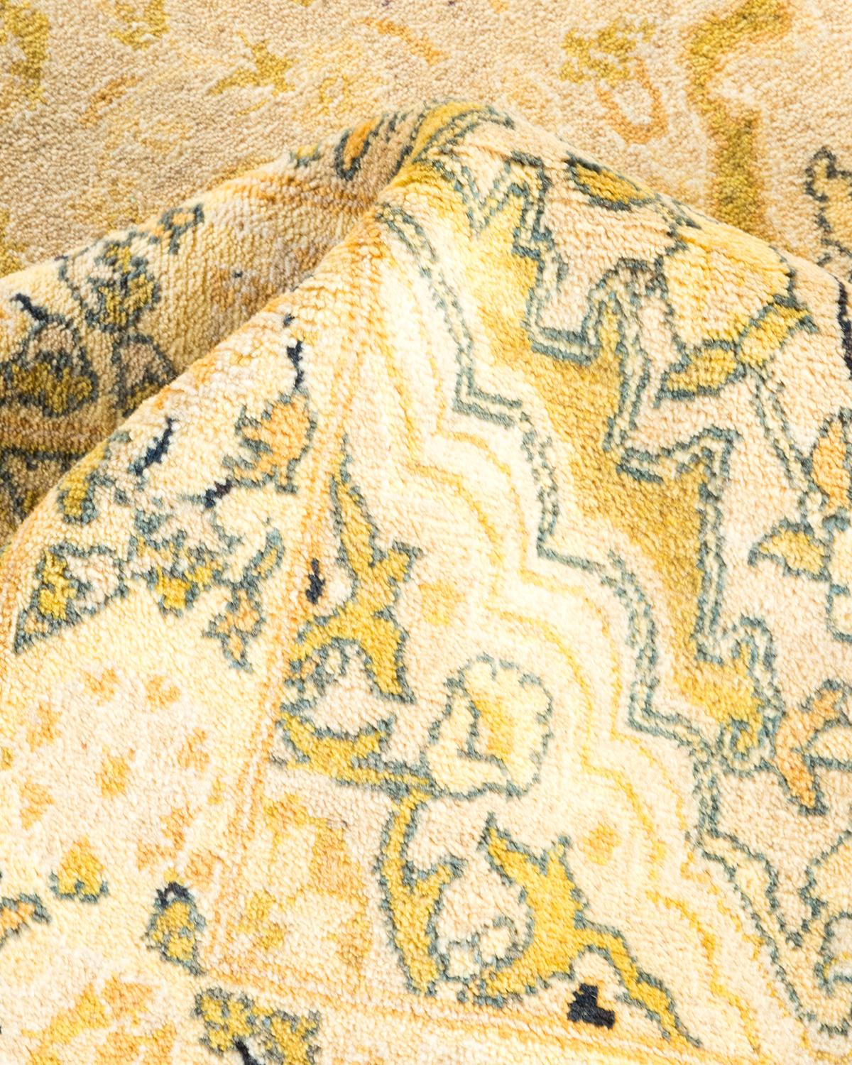 Autre Tapis traditionnel ivoire Mogul unique en son genre fabriqué à la main en vente
