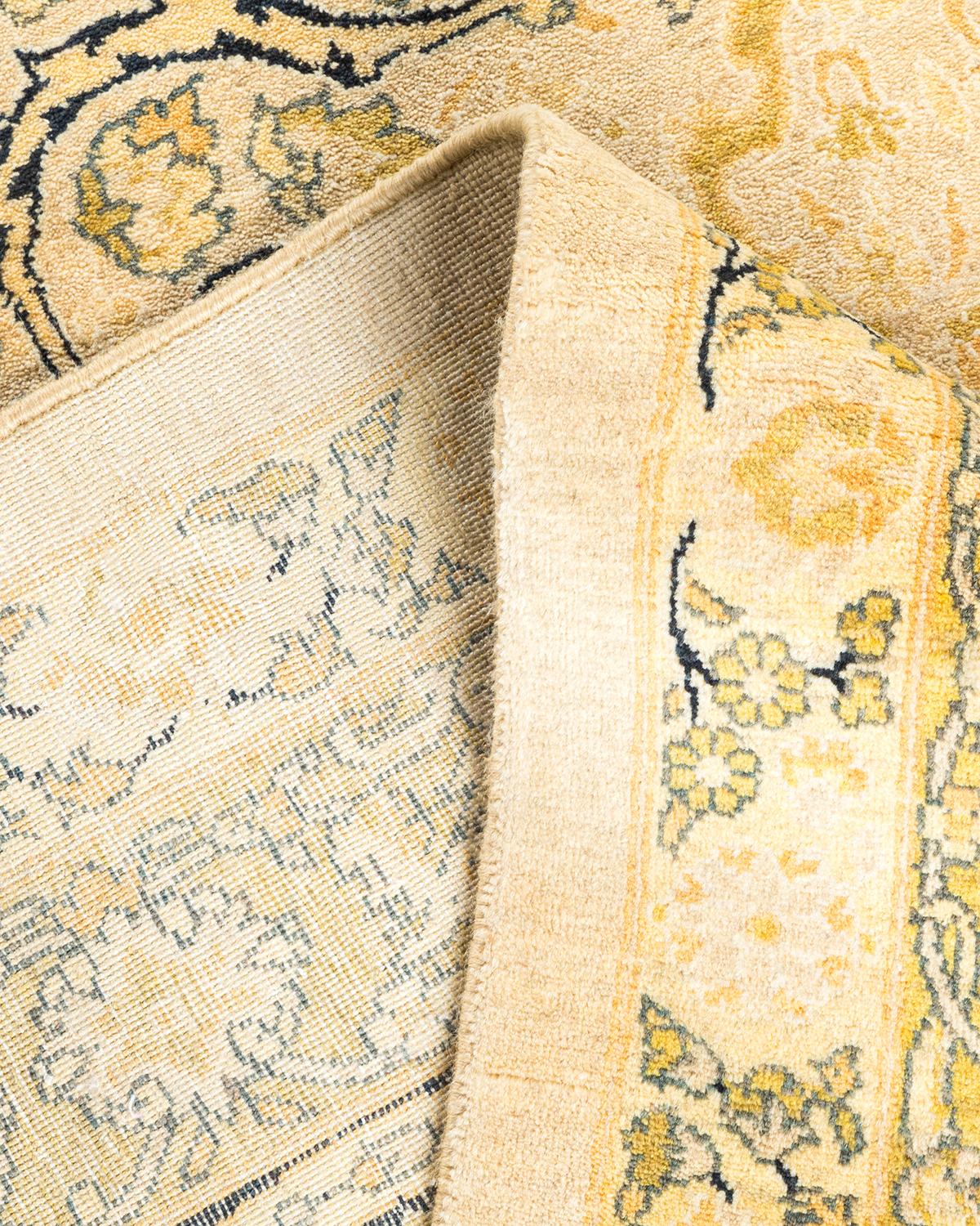 Pakistanais Tapis traditionnel ivoire Mogul unique en son genre fabriqué à la main en vente
