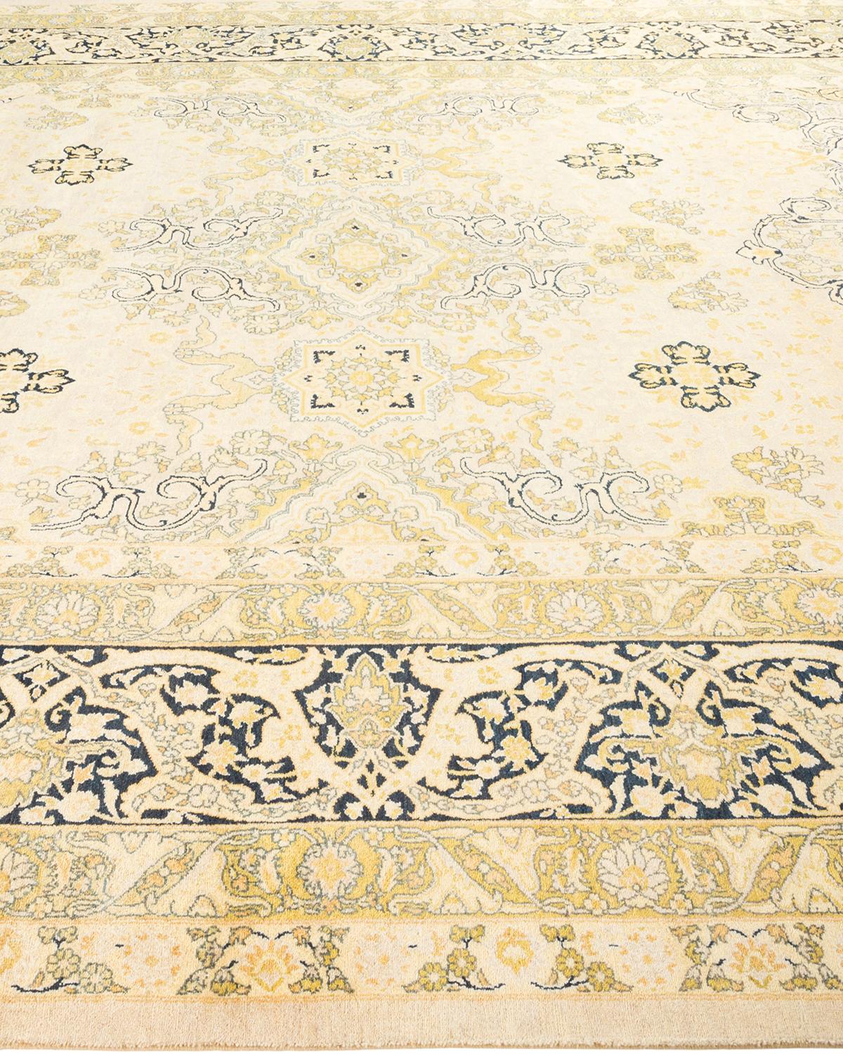Tapis traditionnel ivoire Mogul unique en son genre fabriqué à la main Neuf - En vente à Norwalk, CT