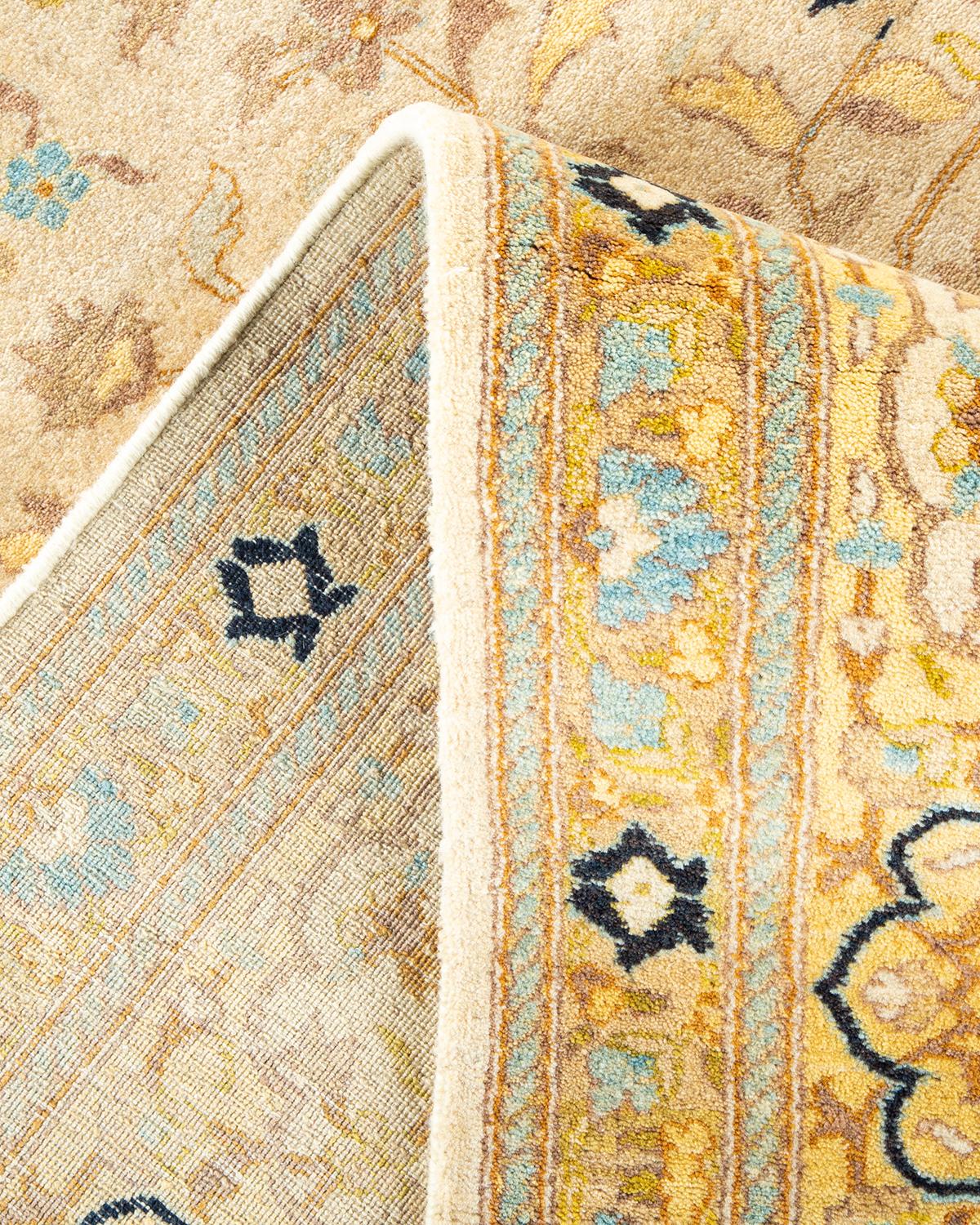 Traditioneller handgefertigter elfenbeinfarbener Mogul-Teppich, Unikat (Pakistanisch) im Angebot