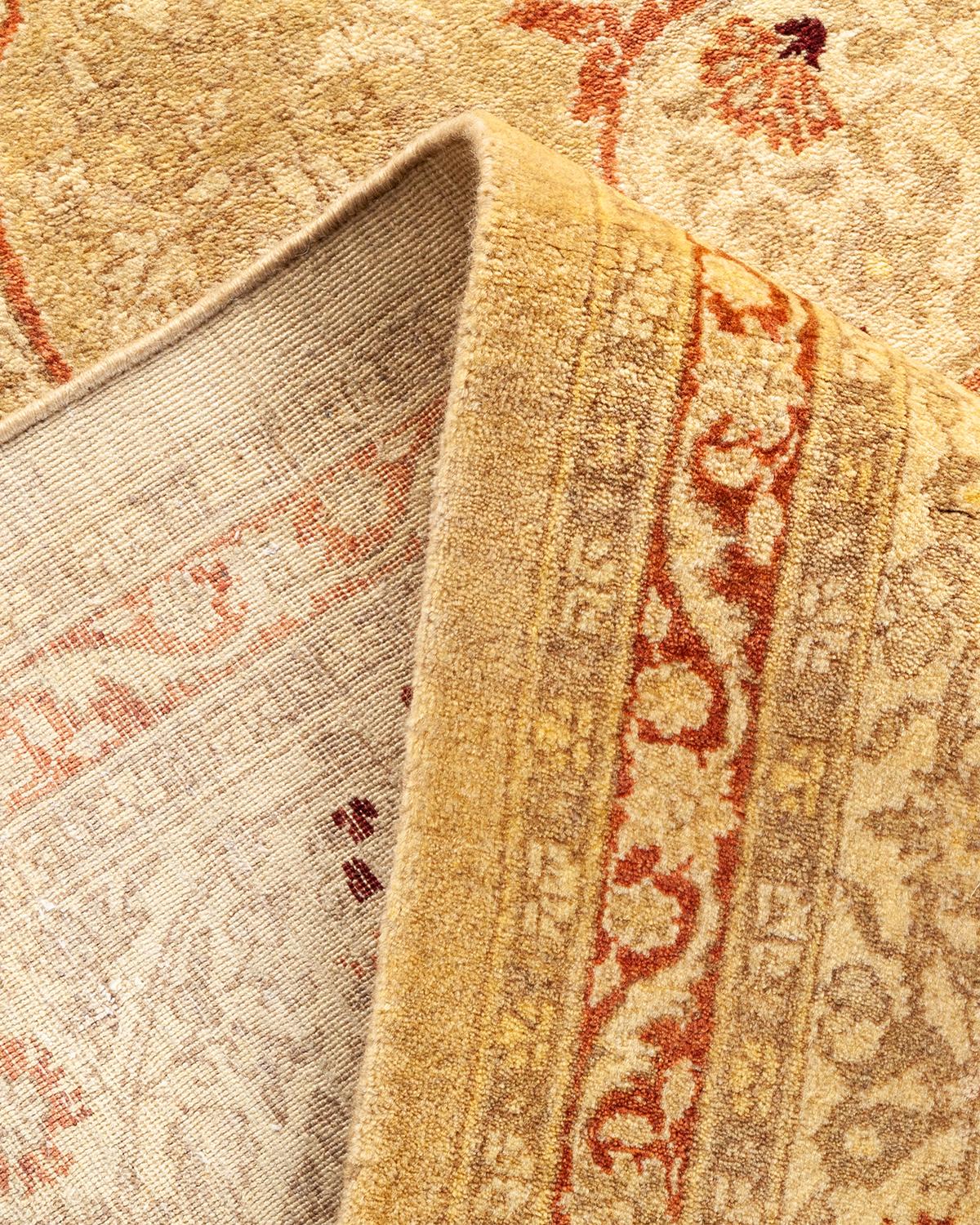 Pakistanais Tapis traditionnel ivoire Mogul unique en son genre fabriqué à la main en vente