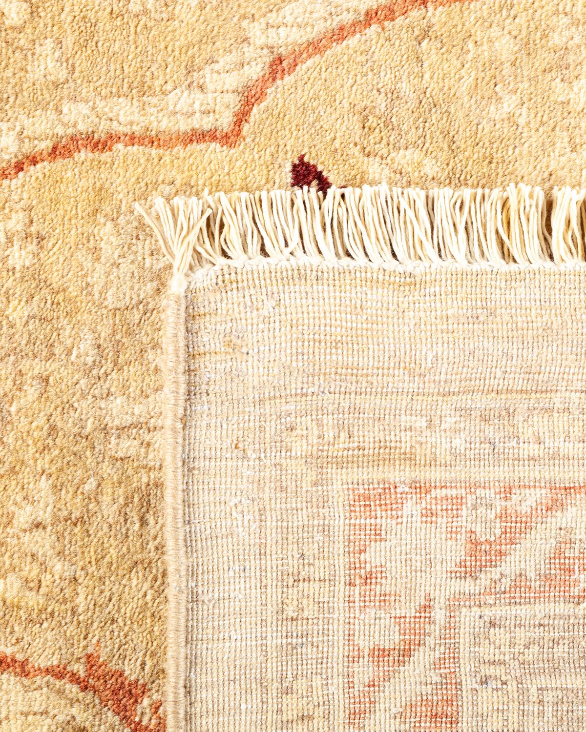 Noué à la main Tapis traditionnel ivoire Mogul unique en son genre fabriqué à la main en vente
