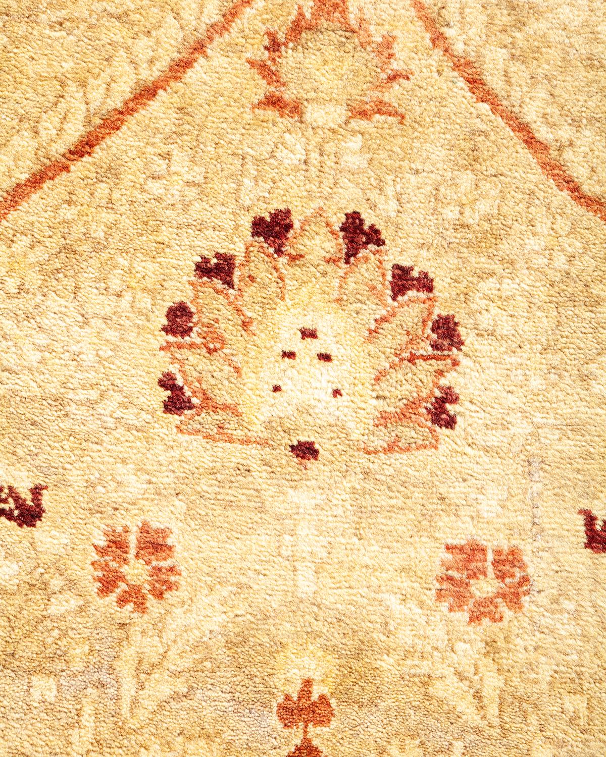 XXIe siècle et contemporain Tapis traditionnel ivoire Mogul unique en son genre fabriqué à la main en vente