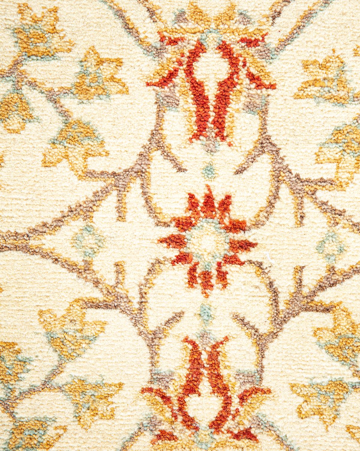 XXI secolo e contemporaneo Tappeto tradizionale Mogul Ivory, unico nel suo genere, realizzato a mano in vendita
