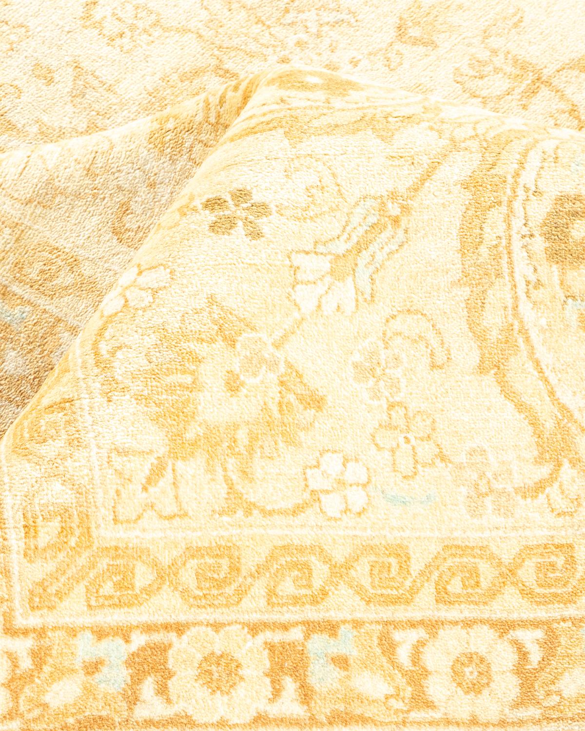 Altro Tappeto tradizionale Mogul Ivory, unico nel suo genere, realizzato a mano in vendita