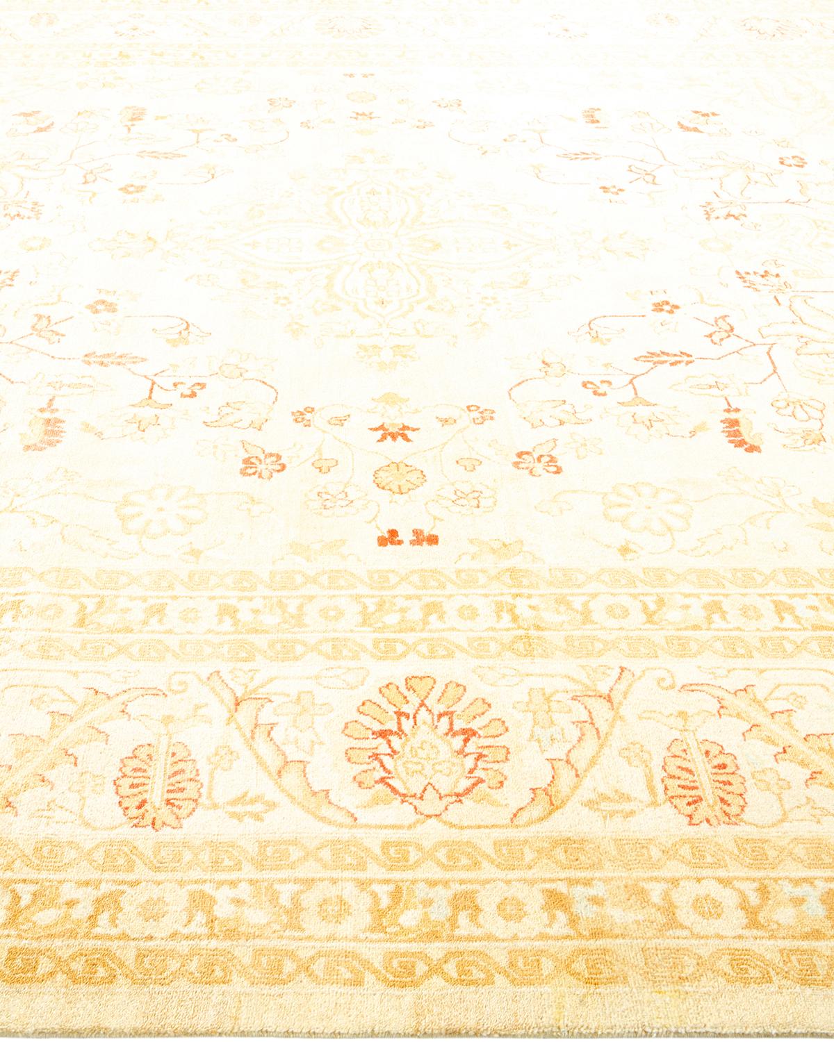 Tappeto tradizionale Mogul Ivory, unico nel suo genere, realizzato a mano In condizioni Nuovo in vendita a Norwalk, CT