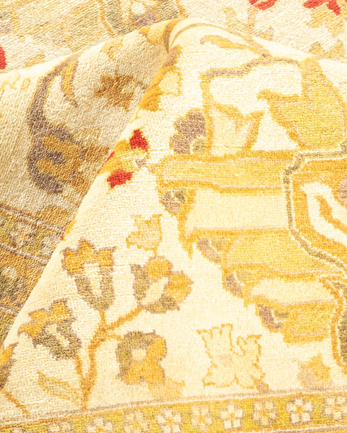 Autre Tapis traditionnel ivoire Mogul unique en son genre fabriqué à la main en vente