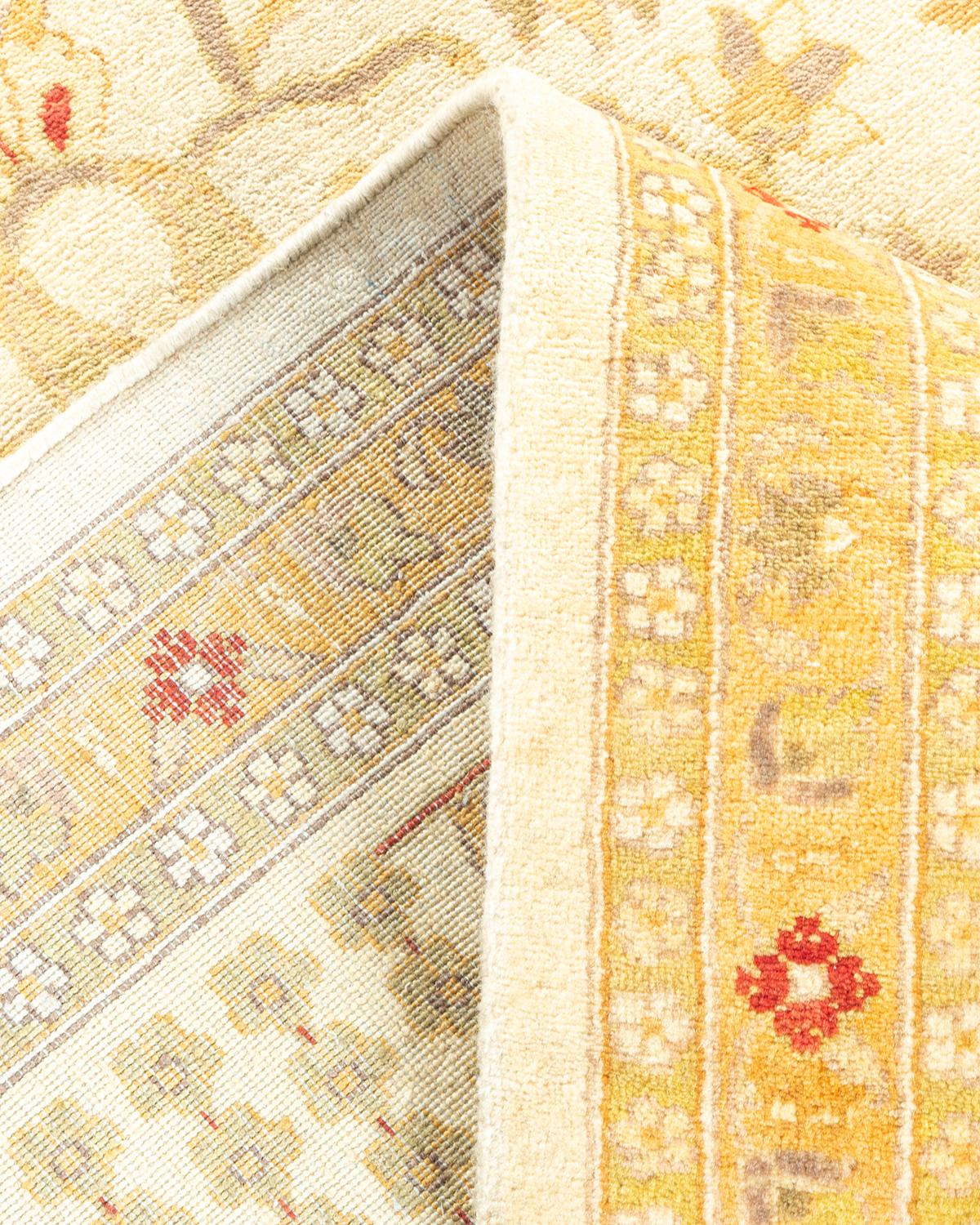 Pakistanais Tapis traditionnel ivoire Mogul unique en son genre fabriqué à la main en vente