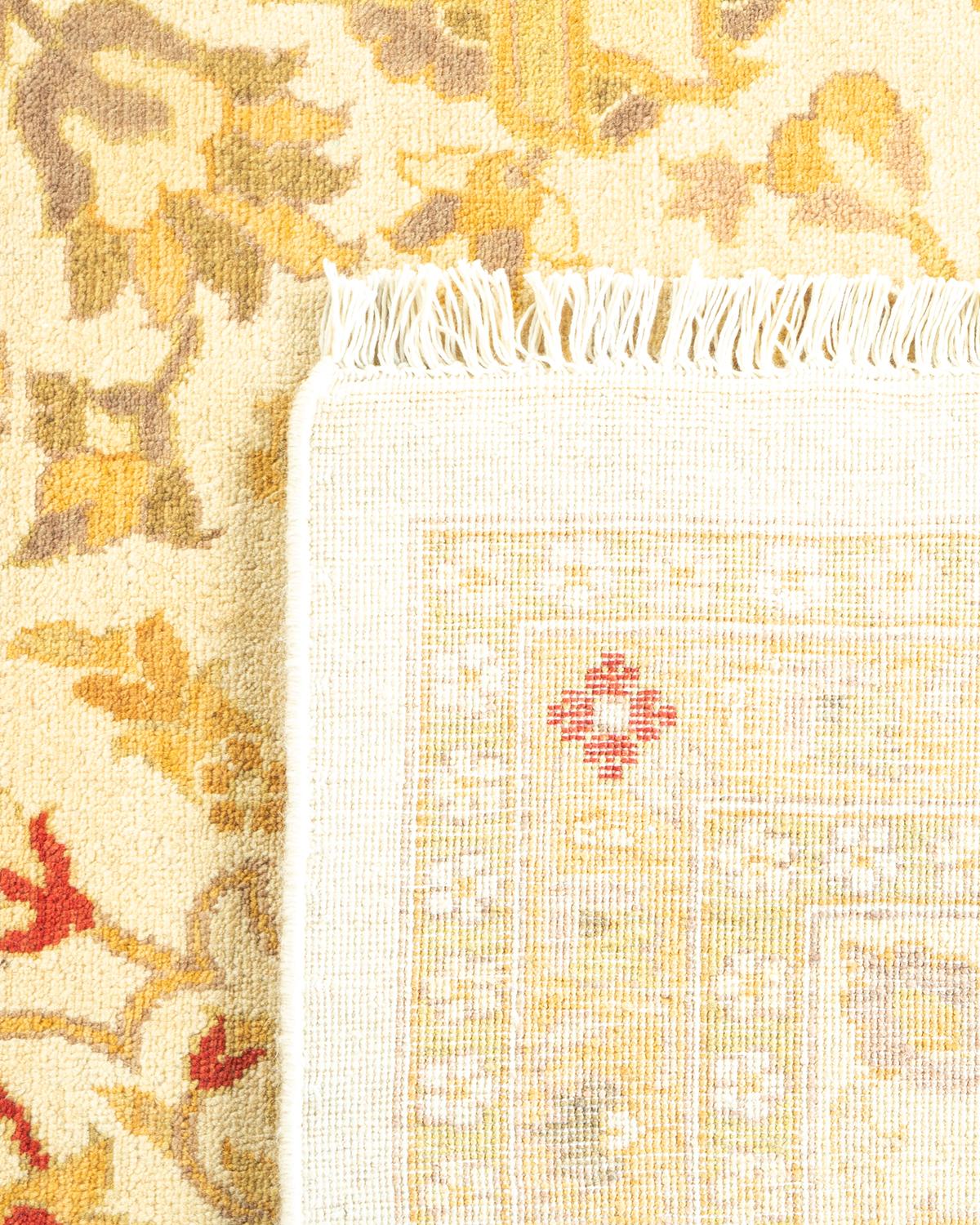 Noué à la main Tapis traditionnel ivoire Mogul unique en son genre fabriqué à la main en vente