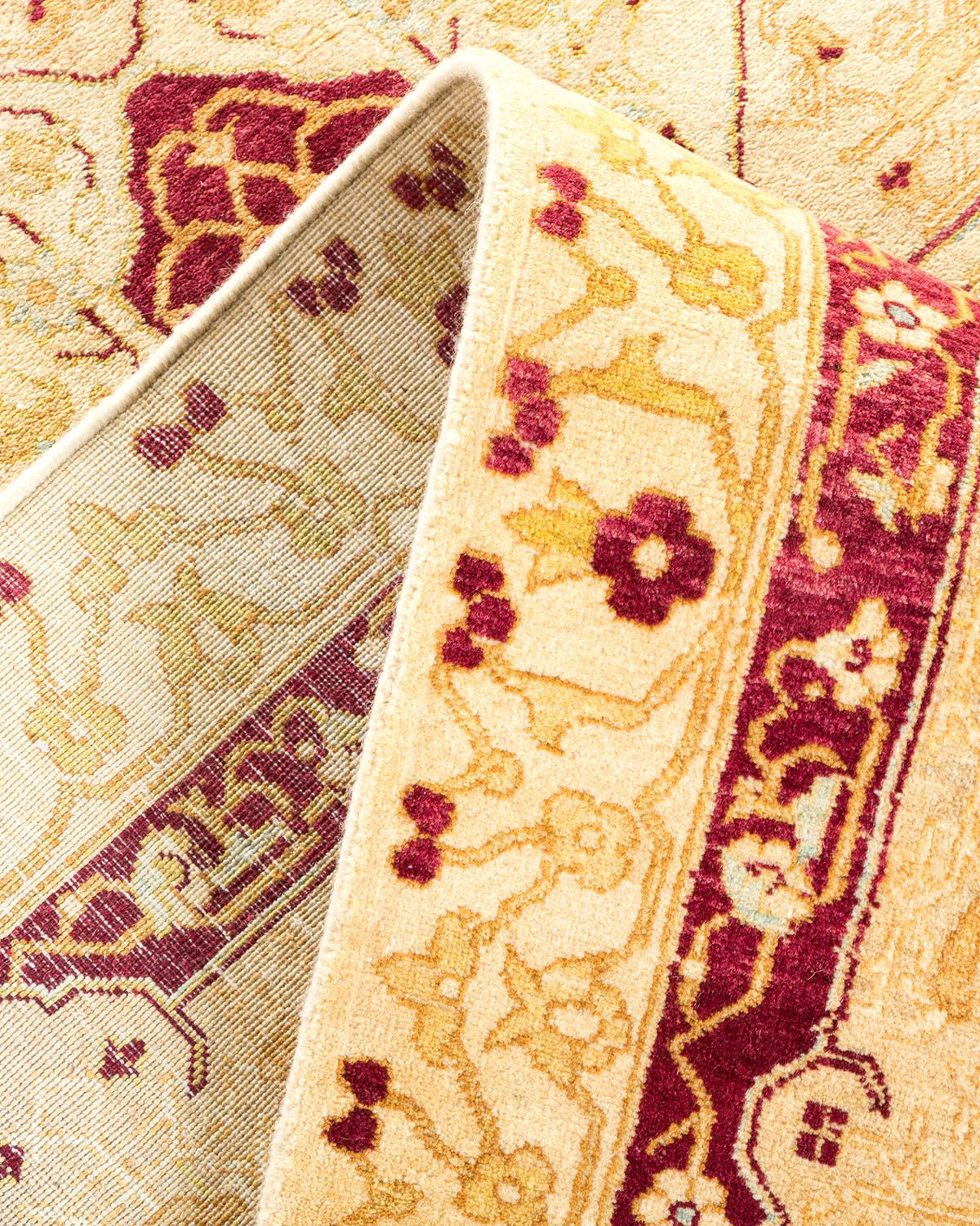 Traditioneller handgefertigter elfenbeinfarbener Mogul-Teppich, Unikat (Pakistanisch) im Angebot