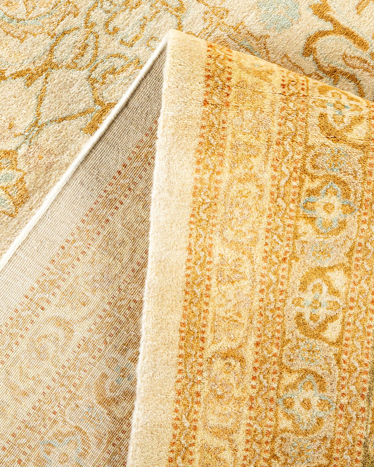 Traditioneller handgefertigter elfenbeinfarbener Mogul-Teppich, Unikat (Pakistanisch) im Angebot