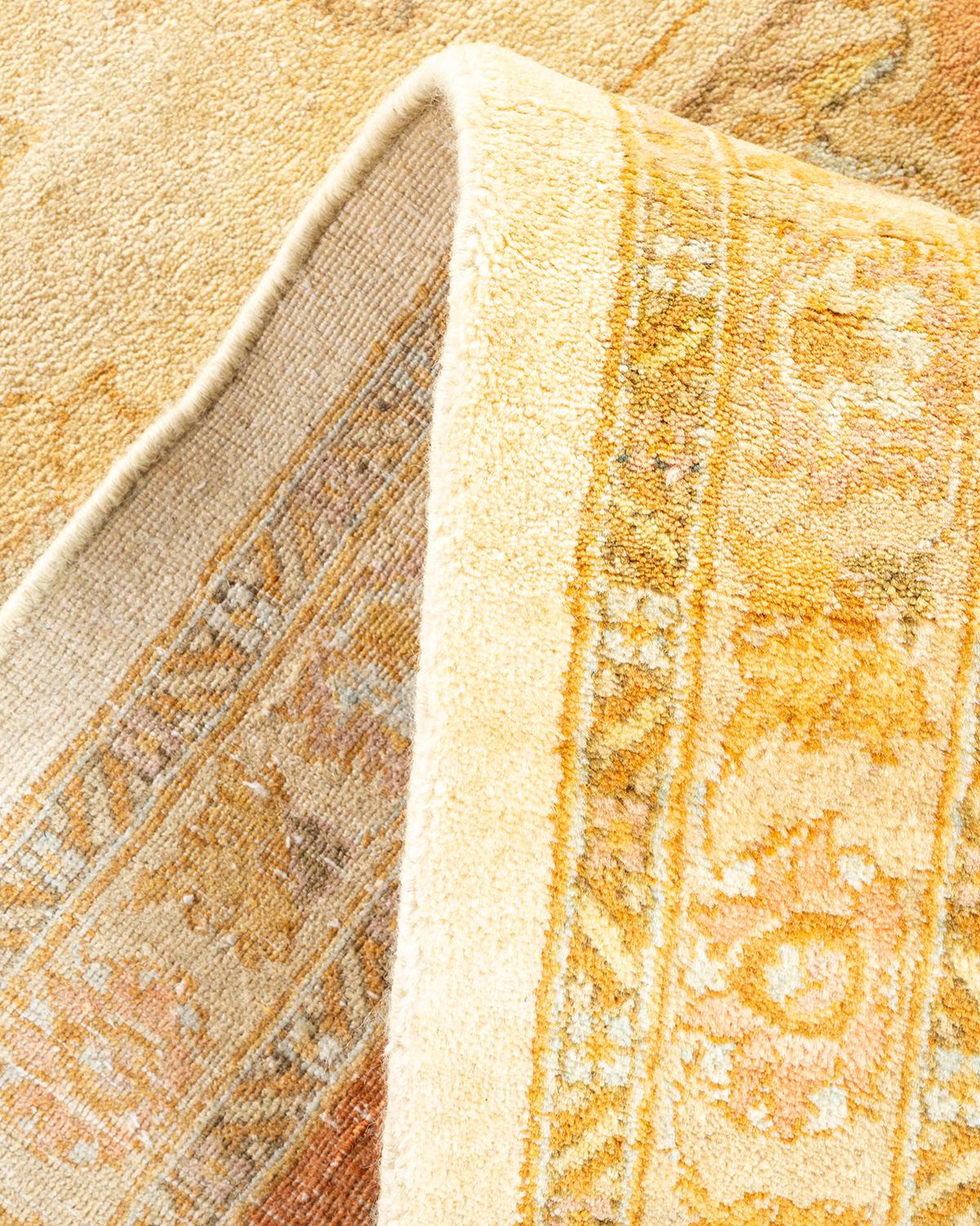 Traditioneller handgefertigter elfenbeinfarbener Mogul-Teppich, Unikat (Pakistanisch) im Angebot