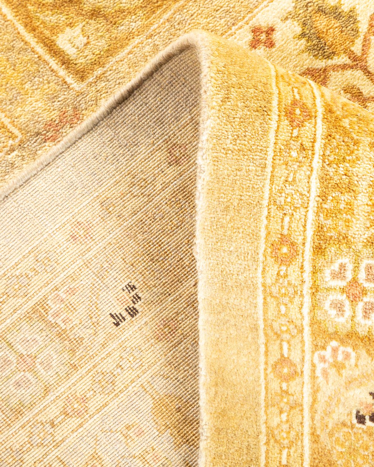 Pakistanais Tapis traditionnel ivoire Mogul unique en son genre fabriqué à la main en vente