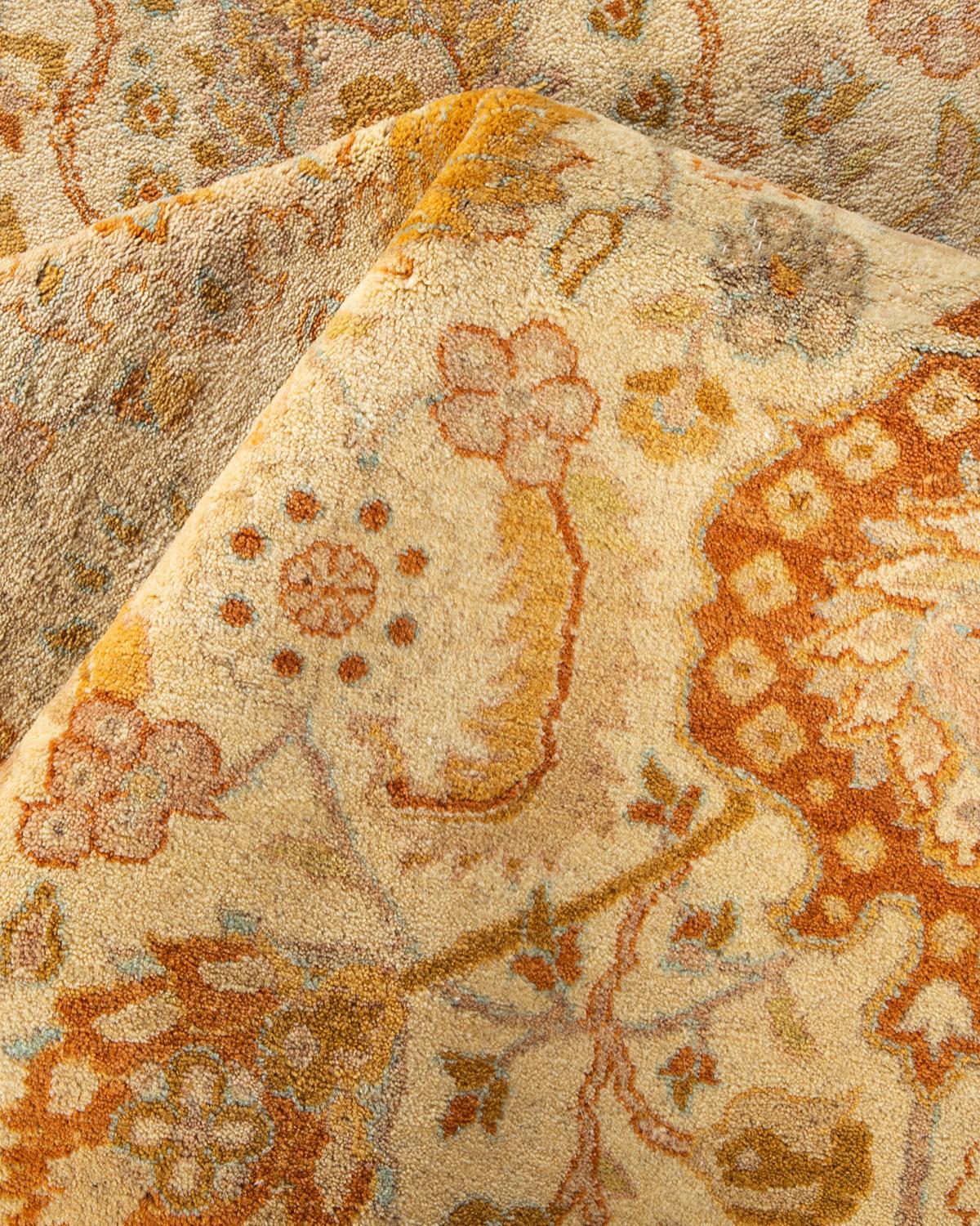 Pakistanais Tapis traditionnel Mogul ivoire unique en son genre fabriqué à la main en vente