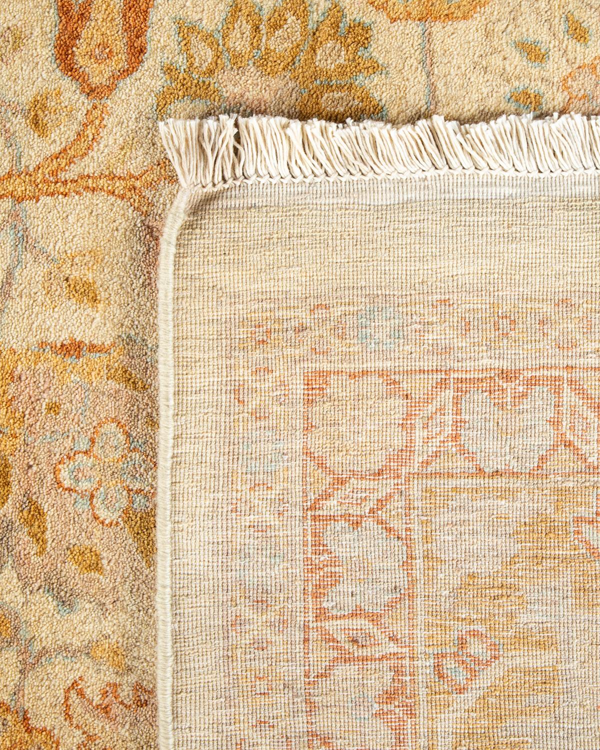 Tapis traditionnel Mogul ivoire unique en son genre fabriqué à la main Neuf - En vente à Norwalk, CT