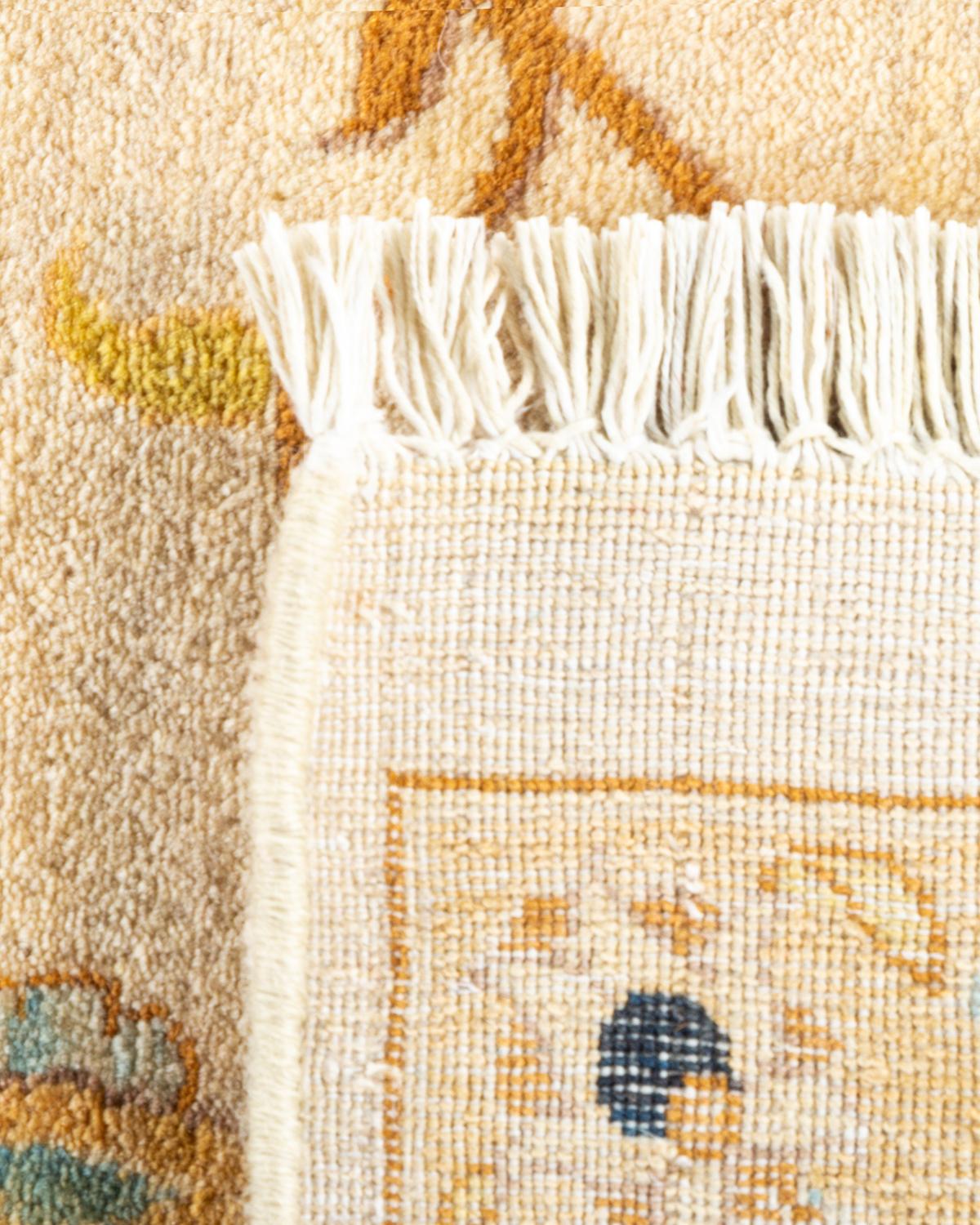 Noué à la main Tapis traditionnel ivoire Mogul unique en son genre fabriqué à la main en vente