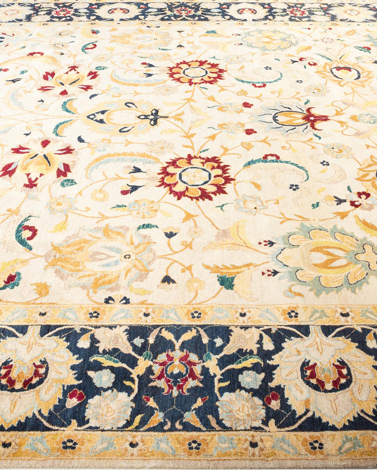 Tapis traditionnel ivoire Mogul unique en son genre fabriqué à la main Neuf - En vente à Norwalk, CT