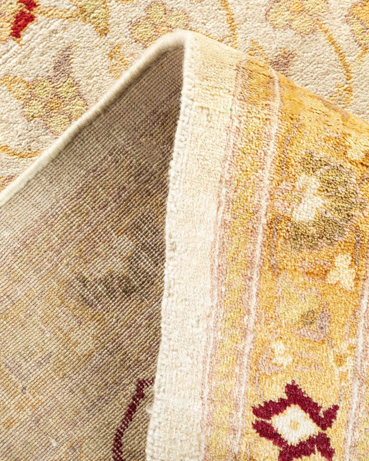 Traditioneller handgefertigter elfenbeinfarbener Mogul-Teppich, Unikat (Pakistanisch) im Angebot