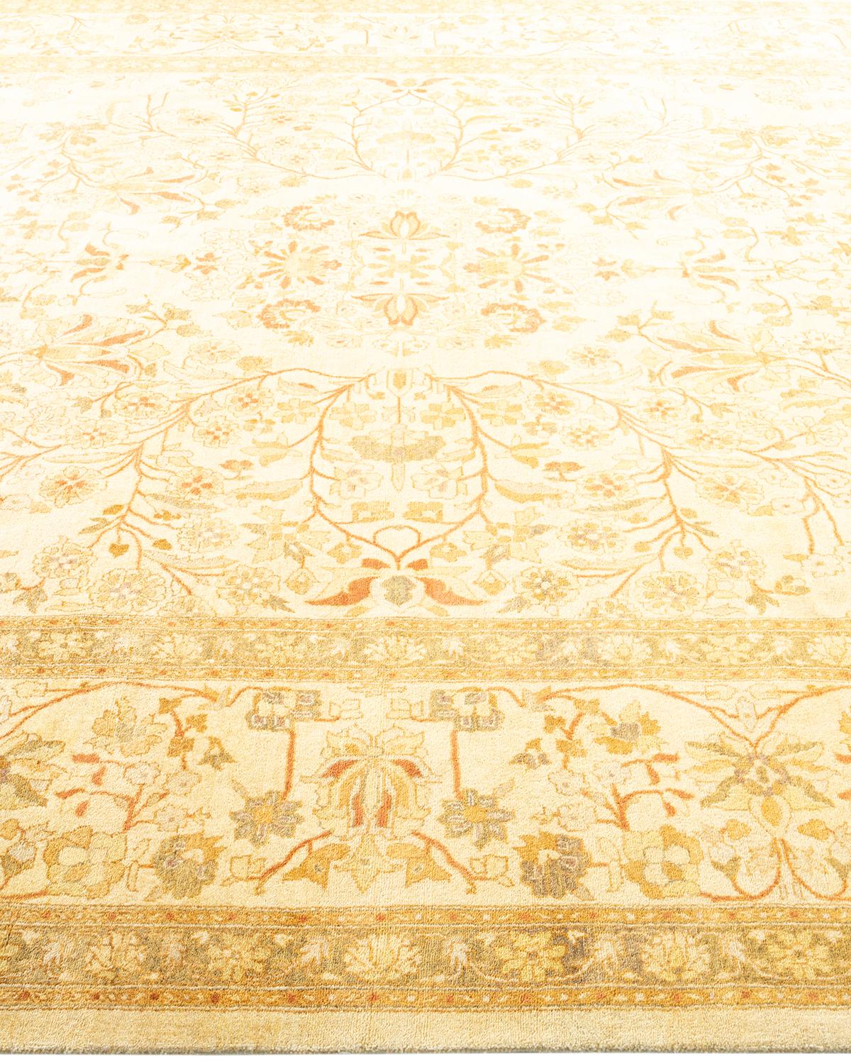 Tapis traditionnel Mogul ivoire unique en son genre fabriqué à la main Neuf - En vente à Norwalk, CT