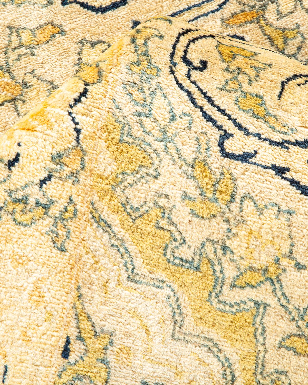 Autre Tapis traditionnel ivoire Mogul unique en son genre fabriqué à la main en vente