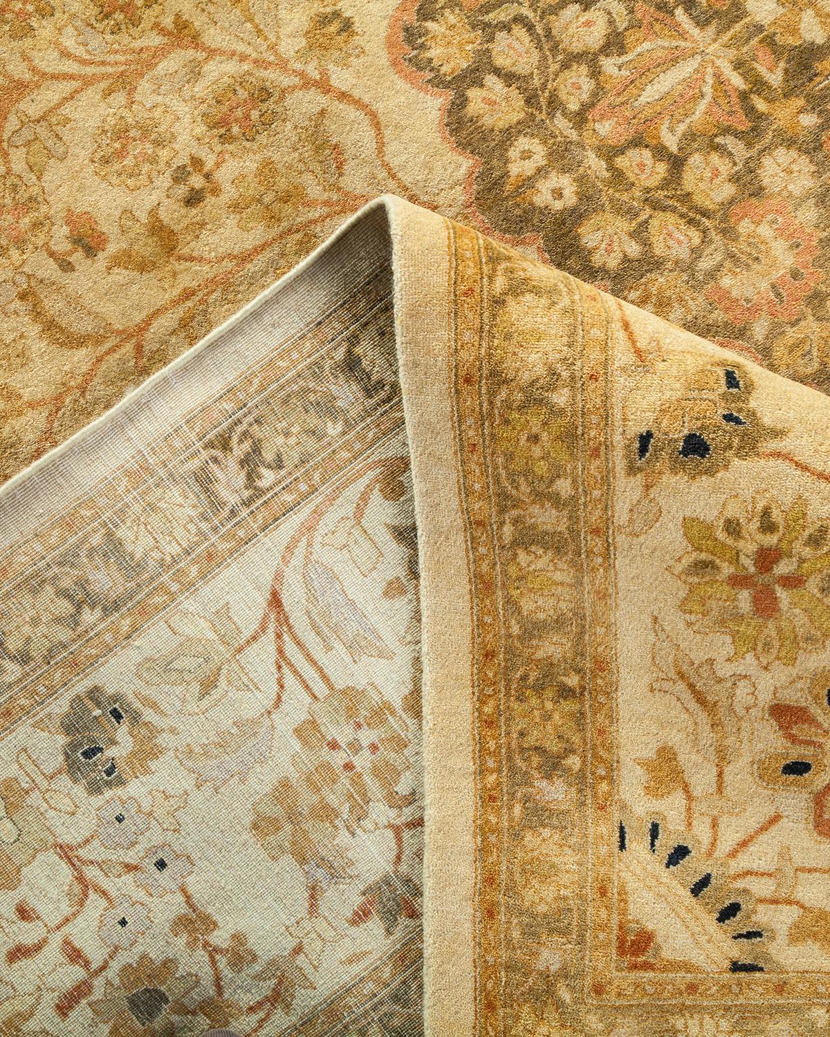 Pakistano Tappeto tradizionale Mogul Ivory, unico nel suo genere, realizzato a mano in vendita