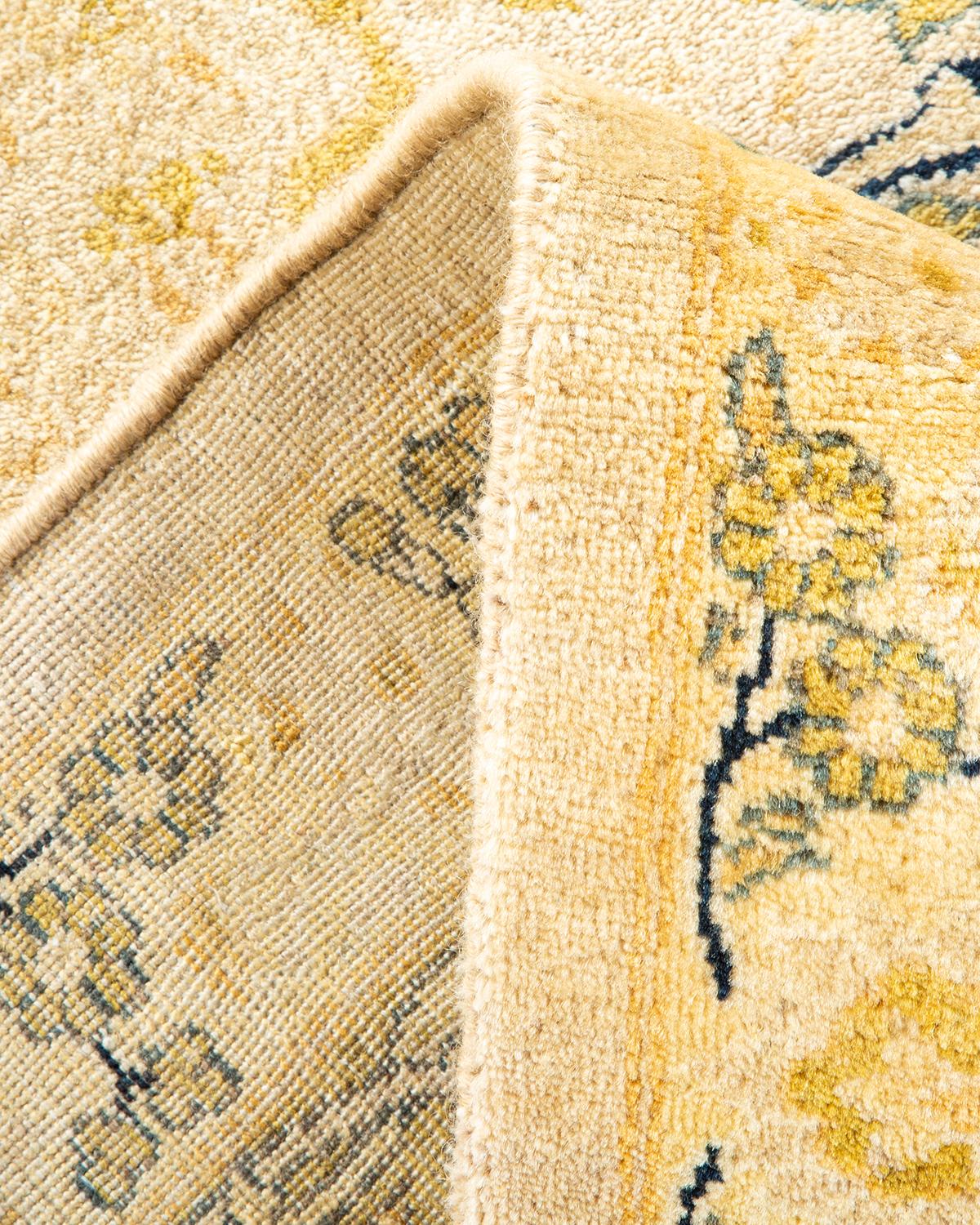 Pakistanais Tapis traditionnel ivoire Mogul unique en son genre fabriqué à la main en vente