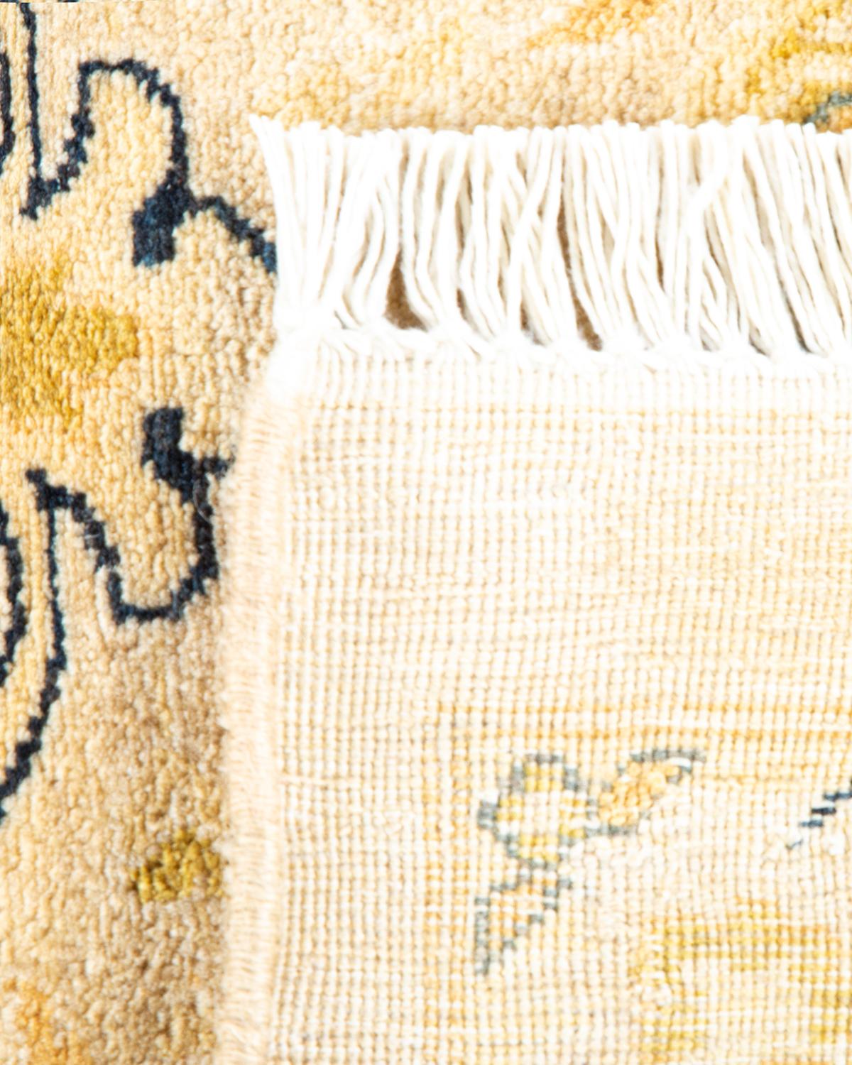 Noué à la main Tapis traditionnel ivoire Mogul unique en son genre fabriqué à la main en vente