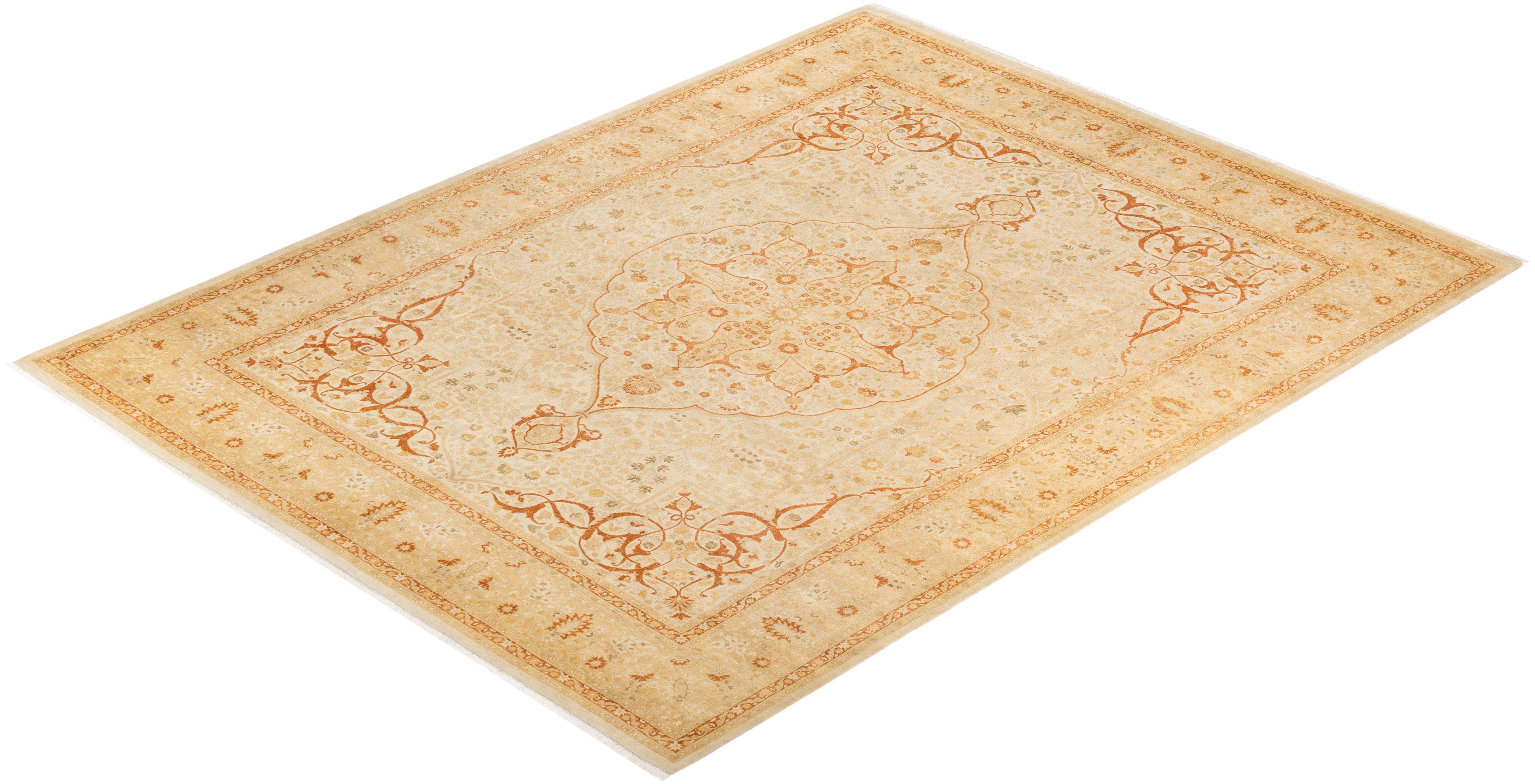 Avec leurs palettes discrètes et leurs motifs à l'envers, les tapis de la collection Mogul apporteront une sophistication intemporelle à n'importe quelle pièce. Influencés par un éventail de motifs turcs, indiens et persans, les artisans qui tissent