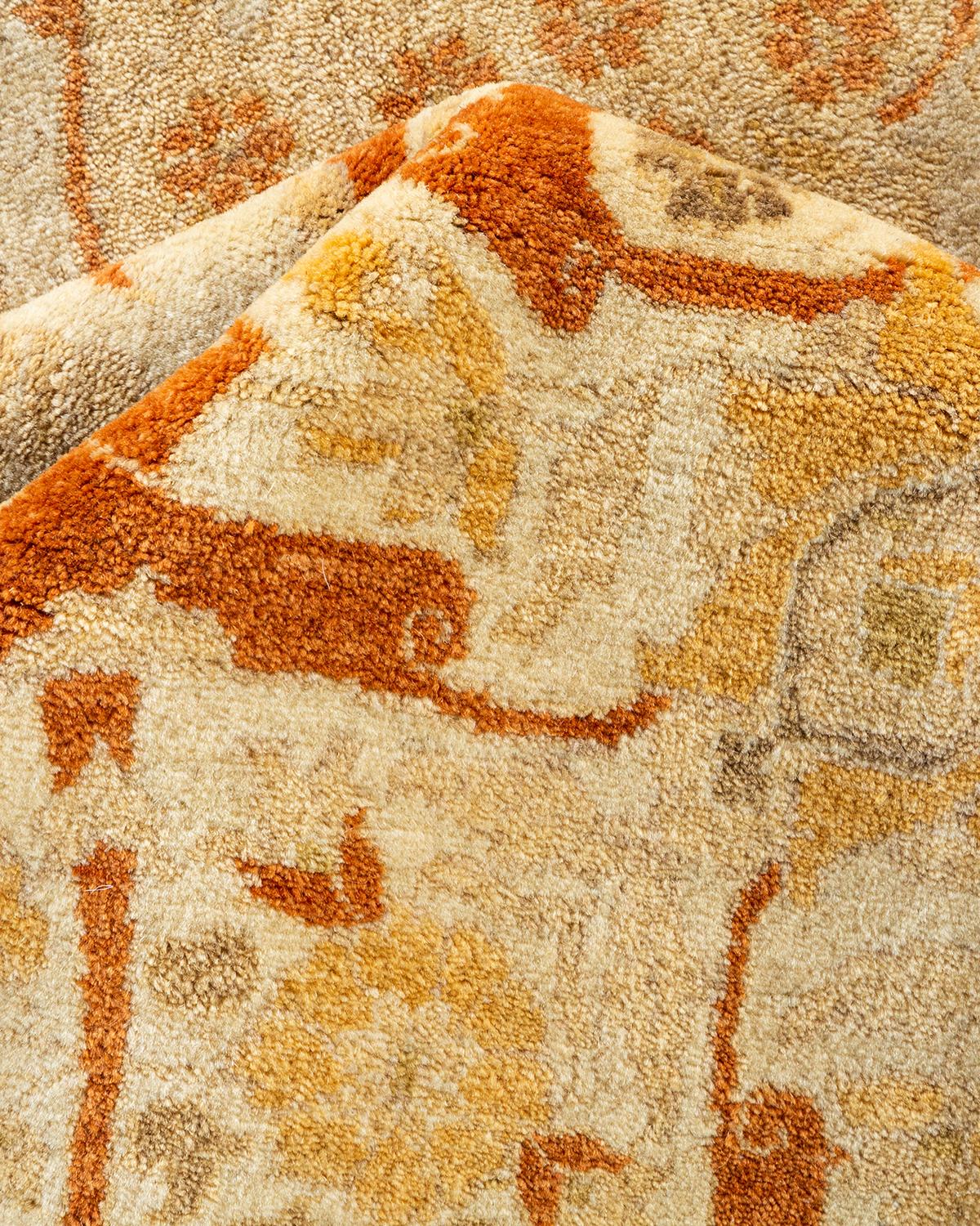 Autre Tapis traditionnel ivoire Mogul unique en son genre fabriqué à la main en vente