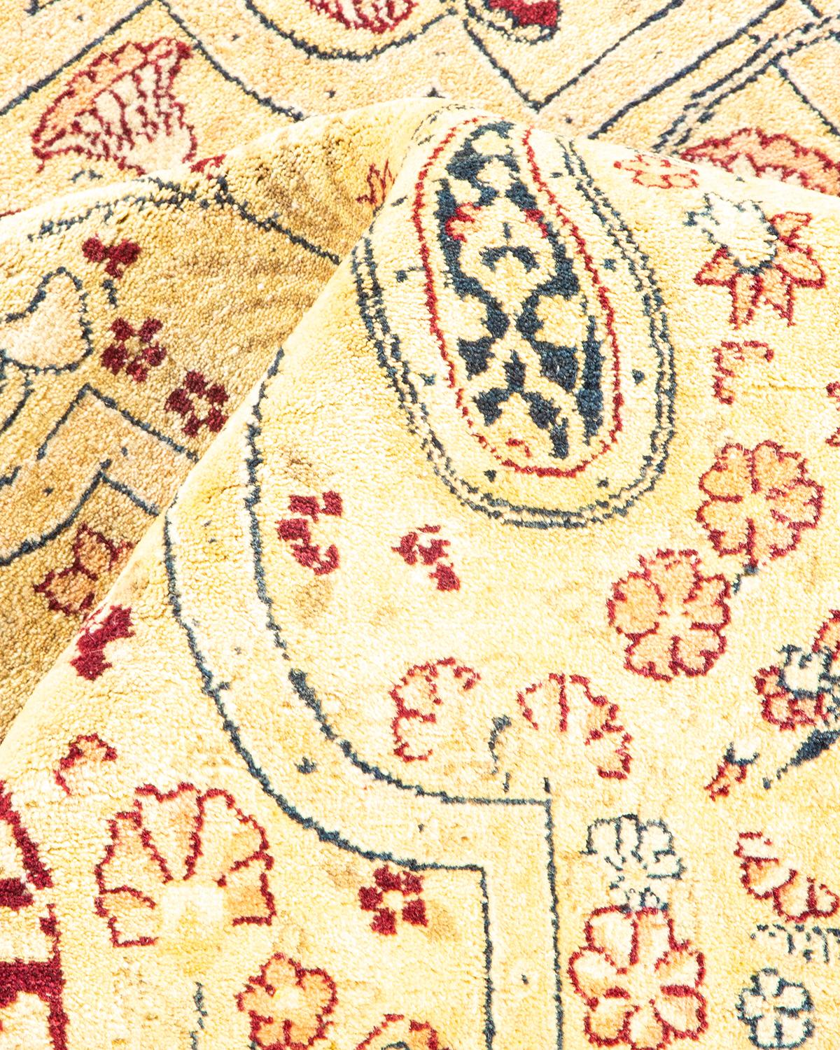 Autre Tapis traditionnel ivoire Mogul unique en son genre fabriqué à la main en vente