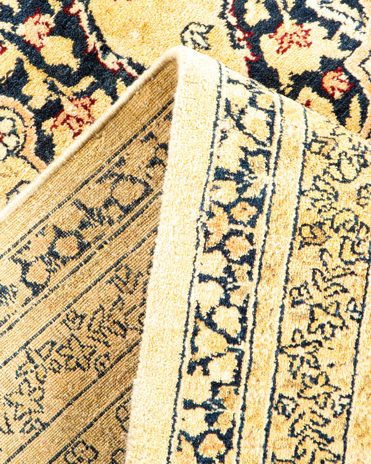 Pakistanais Tapis traditionnel ivoire Mogul unique en son genre fabriqué à la main en vente