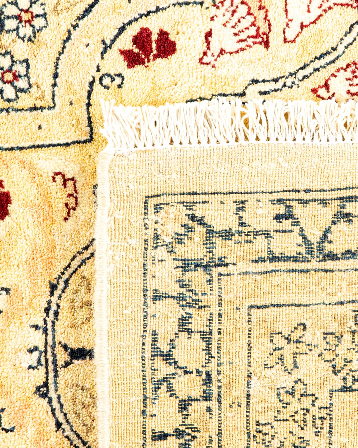 Noué à la main Tapis traditionnel ivoire Mogul unique en son genre fabriqué à la main en vente