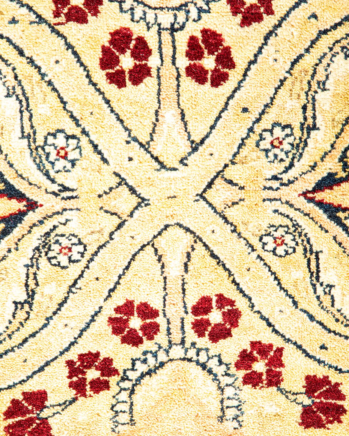 XXIe siècle et contemporain Tapis traditionnel ivoire Mogul unique en son genre fabriqué à la main en vente