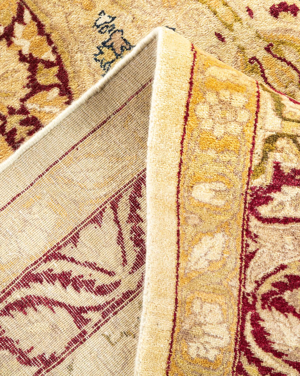 Einzigartiger handgefertigter traditioneller elfenbeinfarbener Mogul-Teppich (Pakistanisch) im Angebot