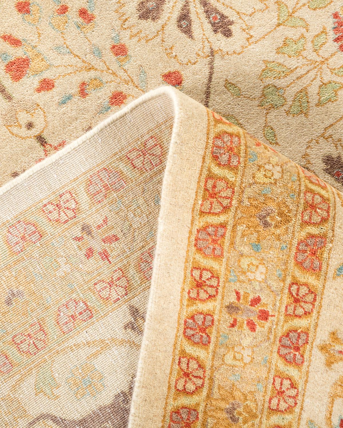 Traditioneller handgefertigter elfenbeinfarbener Mogul-Teppich, Unikat (Pakistanisch) im Angebot