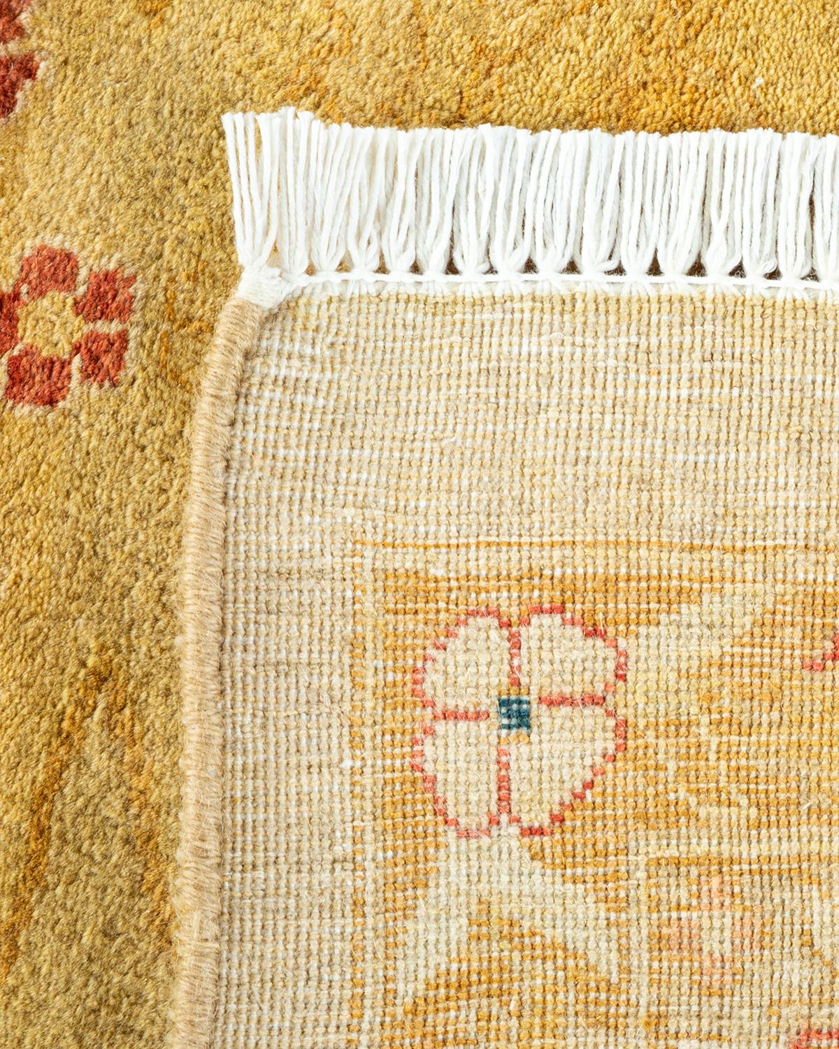 Noué à la main Tapis traditionnel ivoire Mogul unique en son genre fabriqué à la main en vente