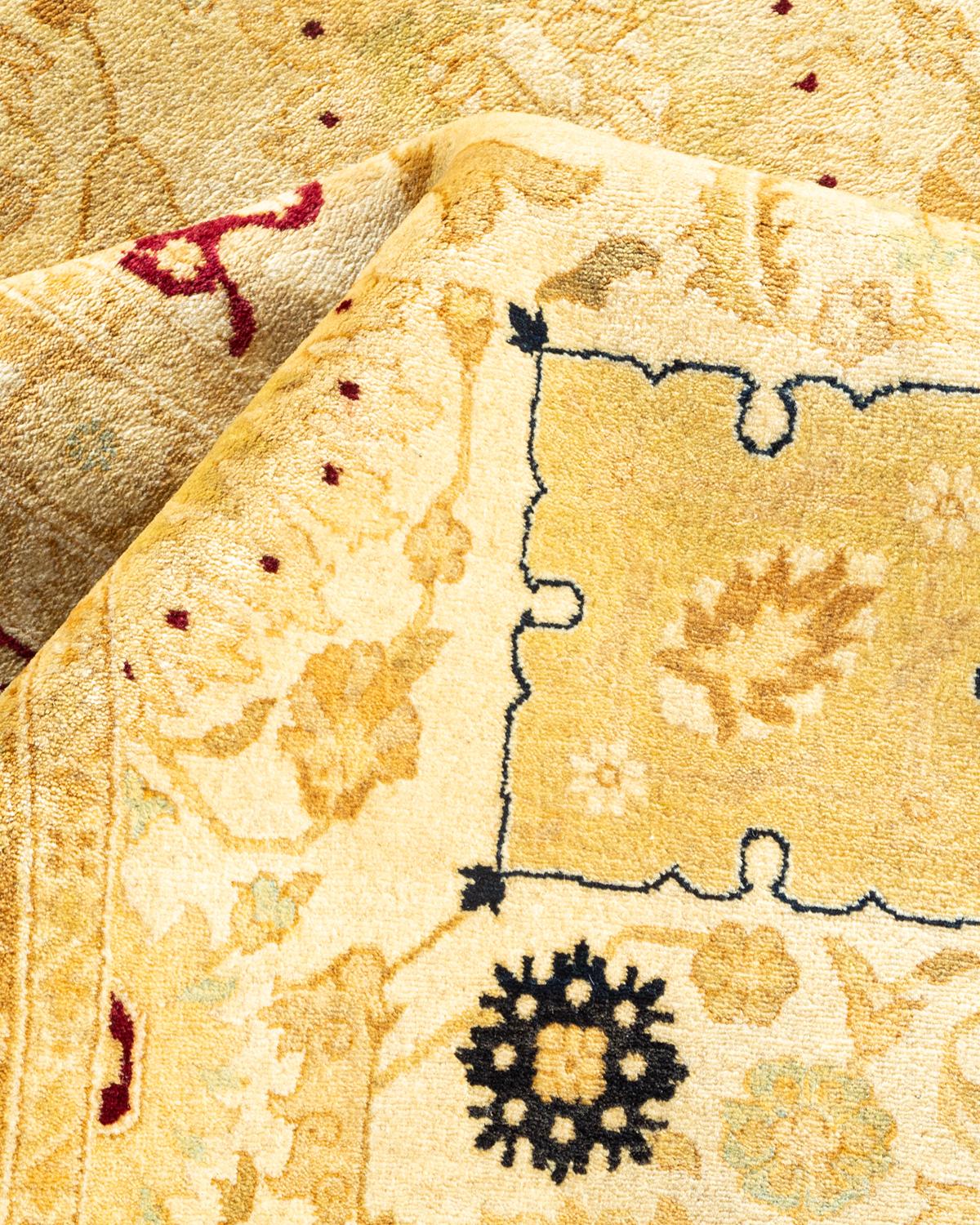 Autre Tapis traditionnel ivoire Mogul unique en son genre fabriqué à la main en vente
