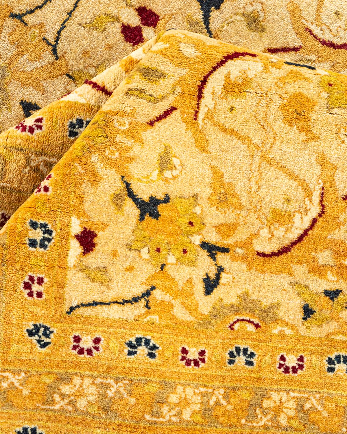 Autre Tapis traditionnel Mogul ivoire unique en son genre fabriqué à la main en vente
