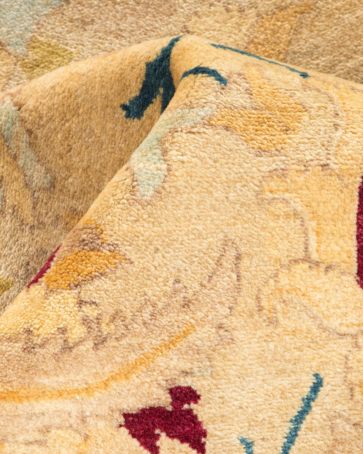 Autre Tapis traditionnel ivoire Mogul unique en son genre fabriqué à la main en vente