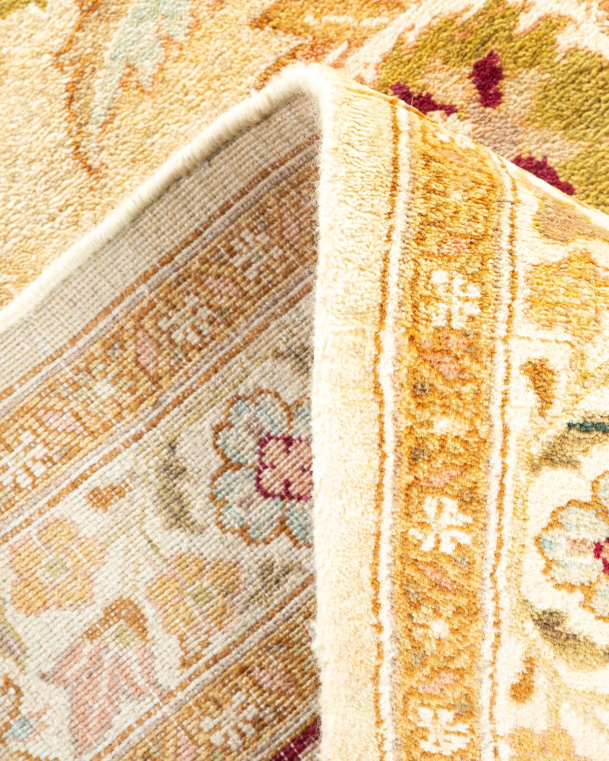 Traditioneller handgefertigter elfenbeinfarbener Mogul-Teppich, Unikat (Pakistanisch) im Angebot