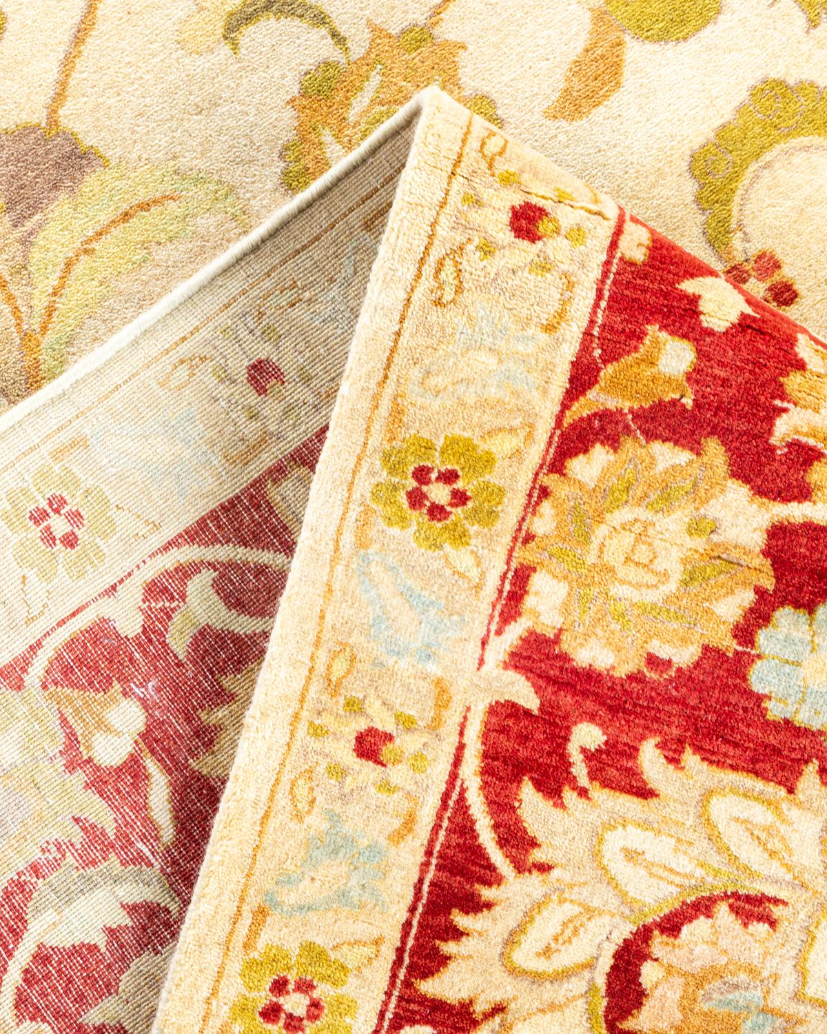 Traditioneller handgefertigter elfenbeinfarbener Mogul-Teppich, Unikat (Pakistanisch) im Angebot