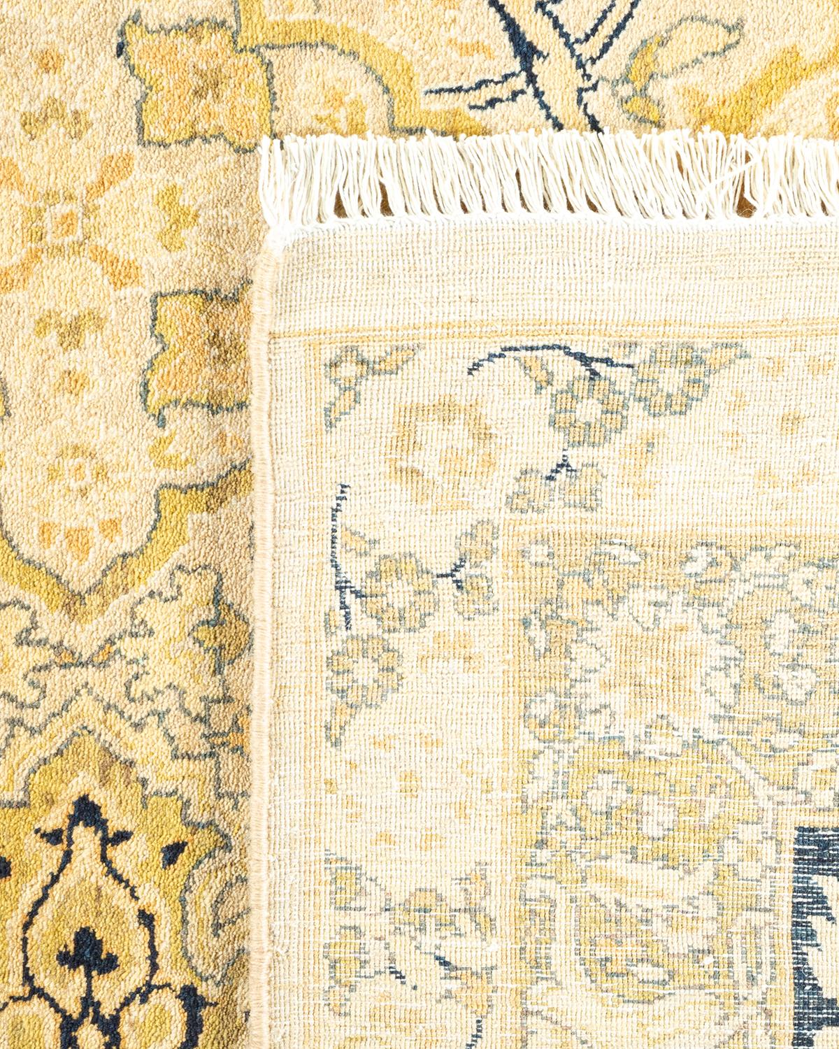 Noué à la main Tapis traditionnel Mogul ivoire unique en son genre fabriqué à la main en vente