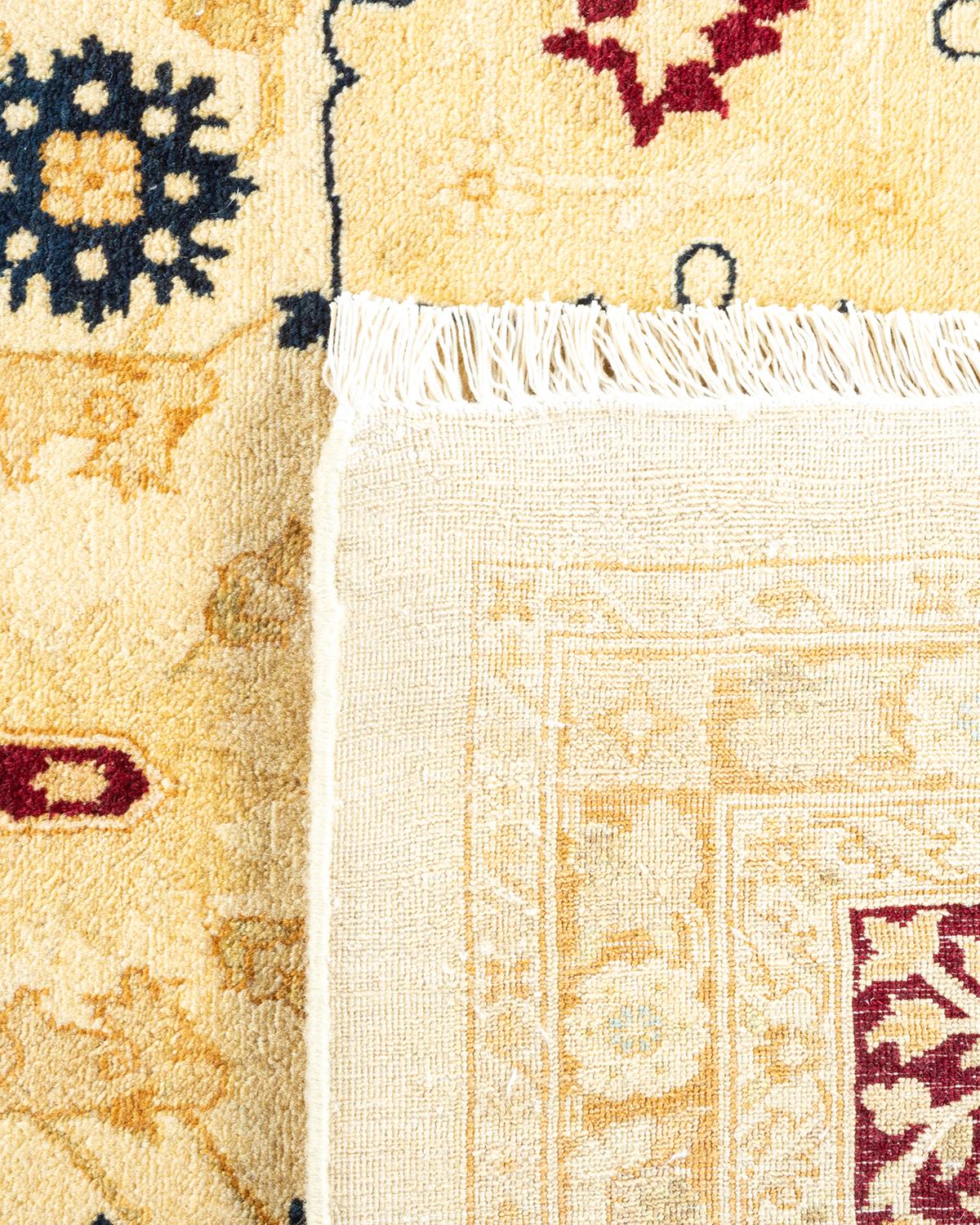 Noué à la main Tapis traditionnel ivoire Mogul unique en son genre fabriqué à la main en vente