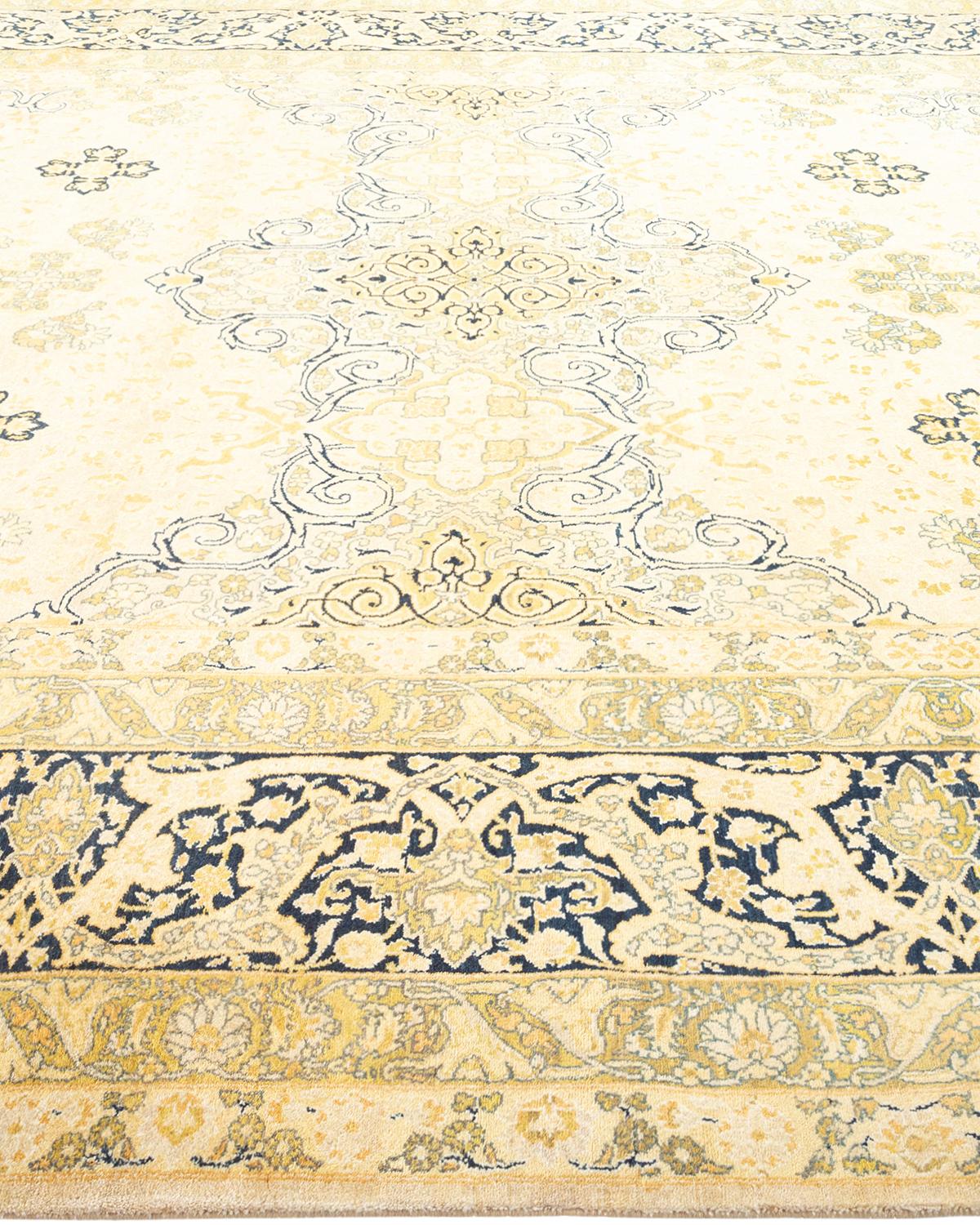 Tapis traditionnel Mogul ivoire unique en son genre fabriqué à la main Neuf - En vente à Norwalk, CT