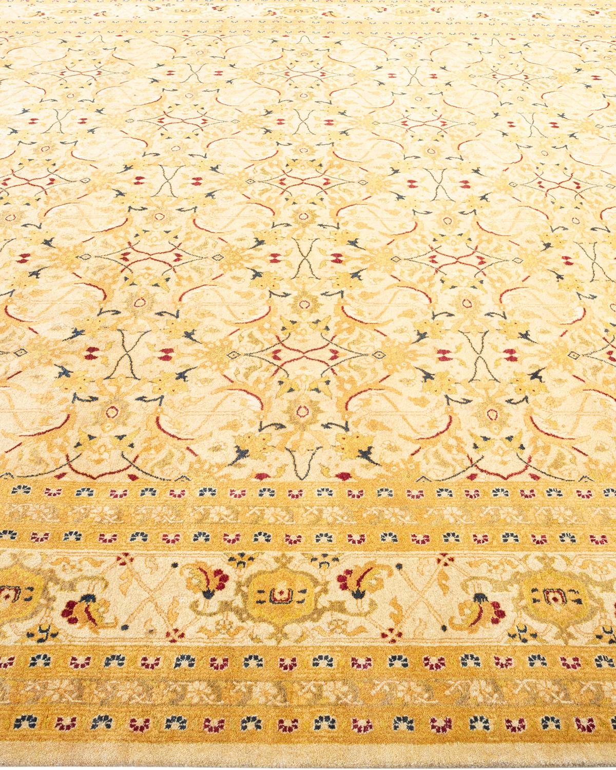 Tapis traditionnel Mogul ivoire unique en son genre fabriqué à la main Neuf - En vente à Norwalk, CT