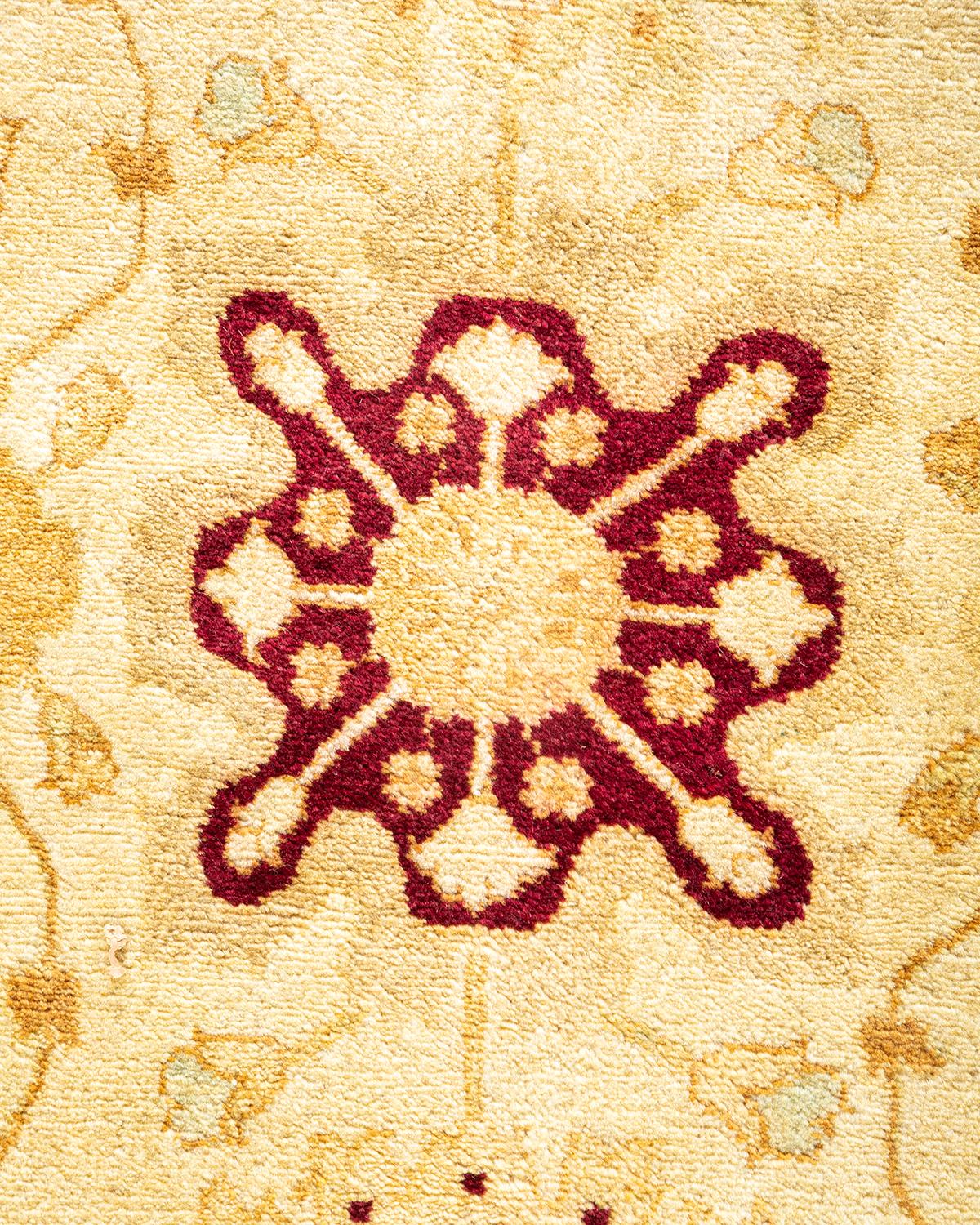 XXIe siècle et contemporain Tapis traditionnel ivoire Mogul unique en son genre fabriqué à la main en vente