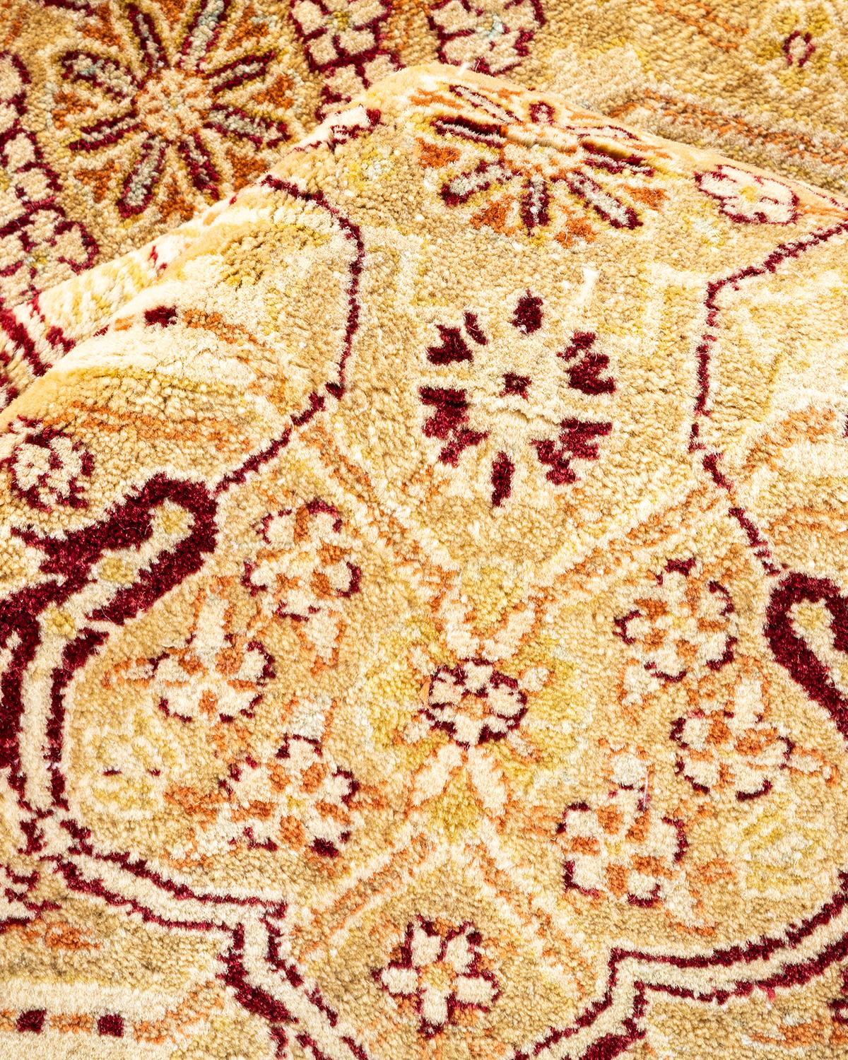 Autre Tapis traditionnel ivoire Mogul unique en son genre fabriqué à la main en vente