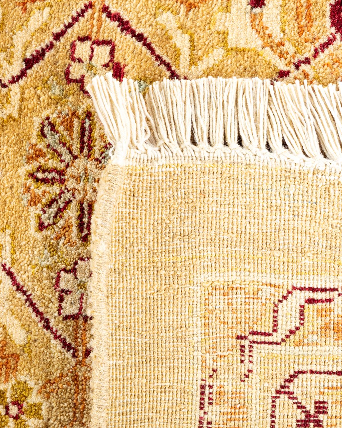 Einzigartiger handgefertigter traditioneller elfenbeinfarbener Mogul-Teppich (Handgeknüpft) im Angebot